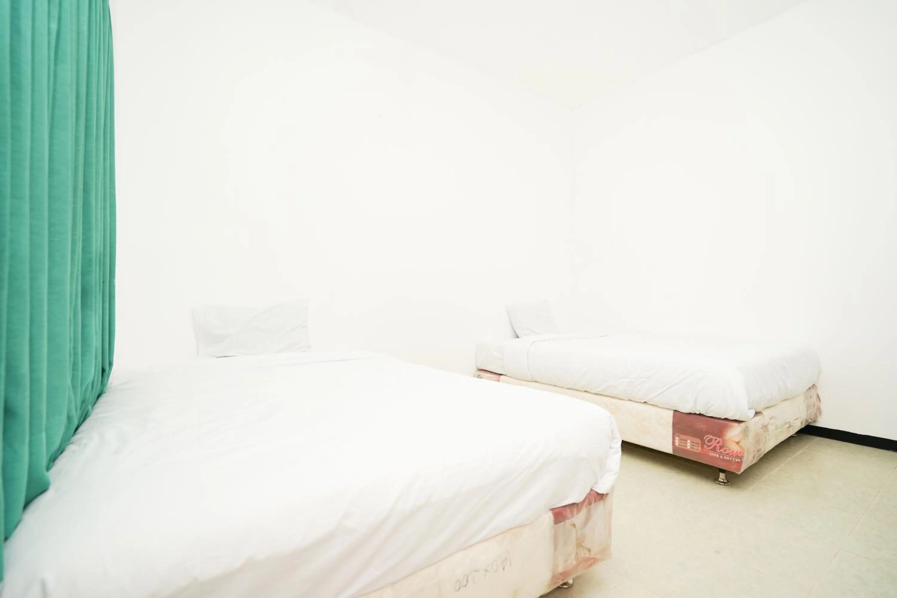 Bedroom, Bed in Merapi Inn Syariah by ecommerceloka