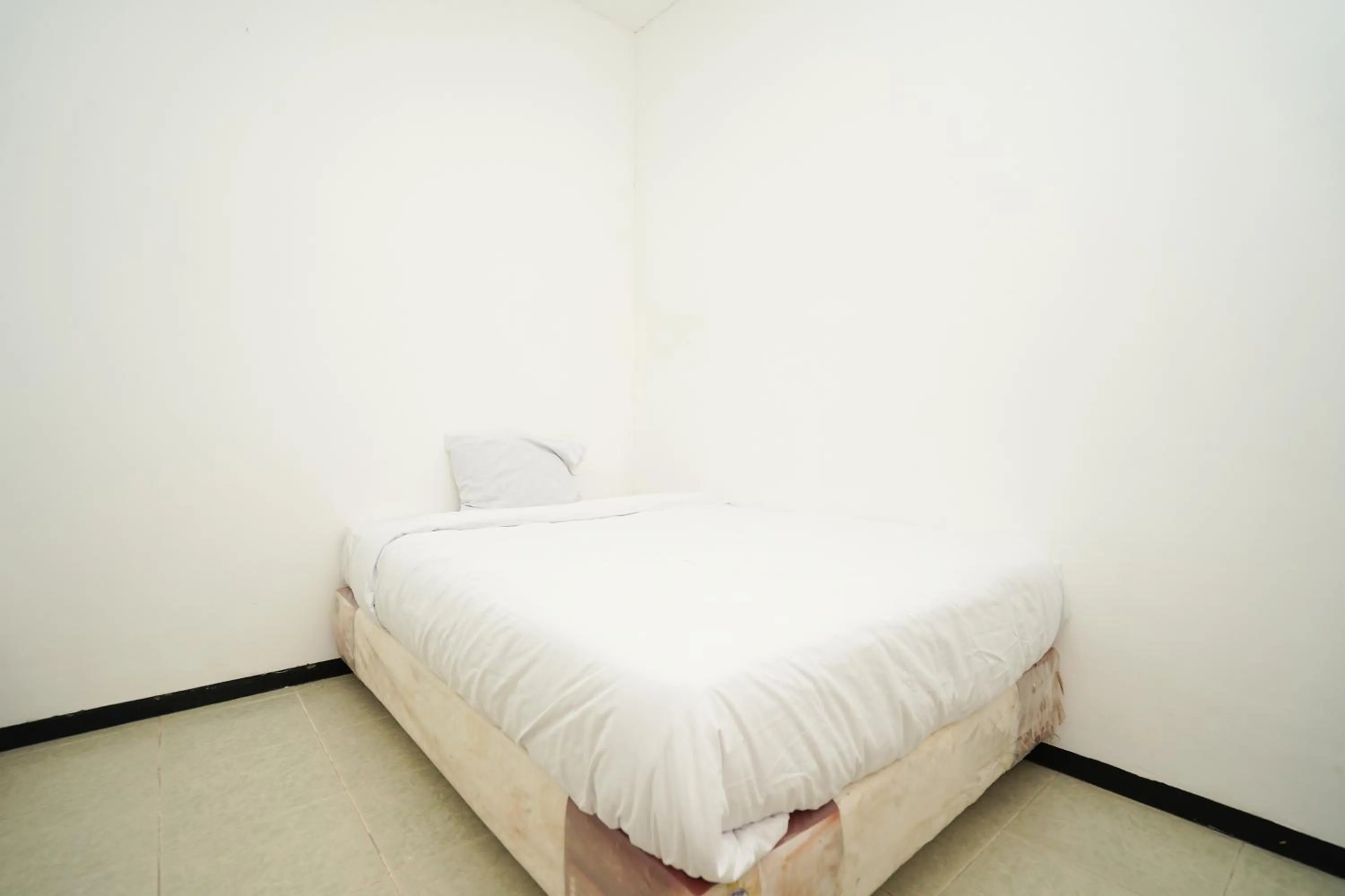 Bedroom, Bed in Merapi Inn Syariah by ecommerceloka