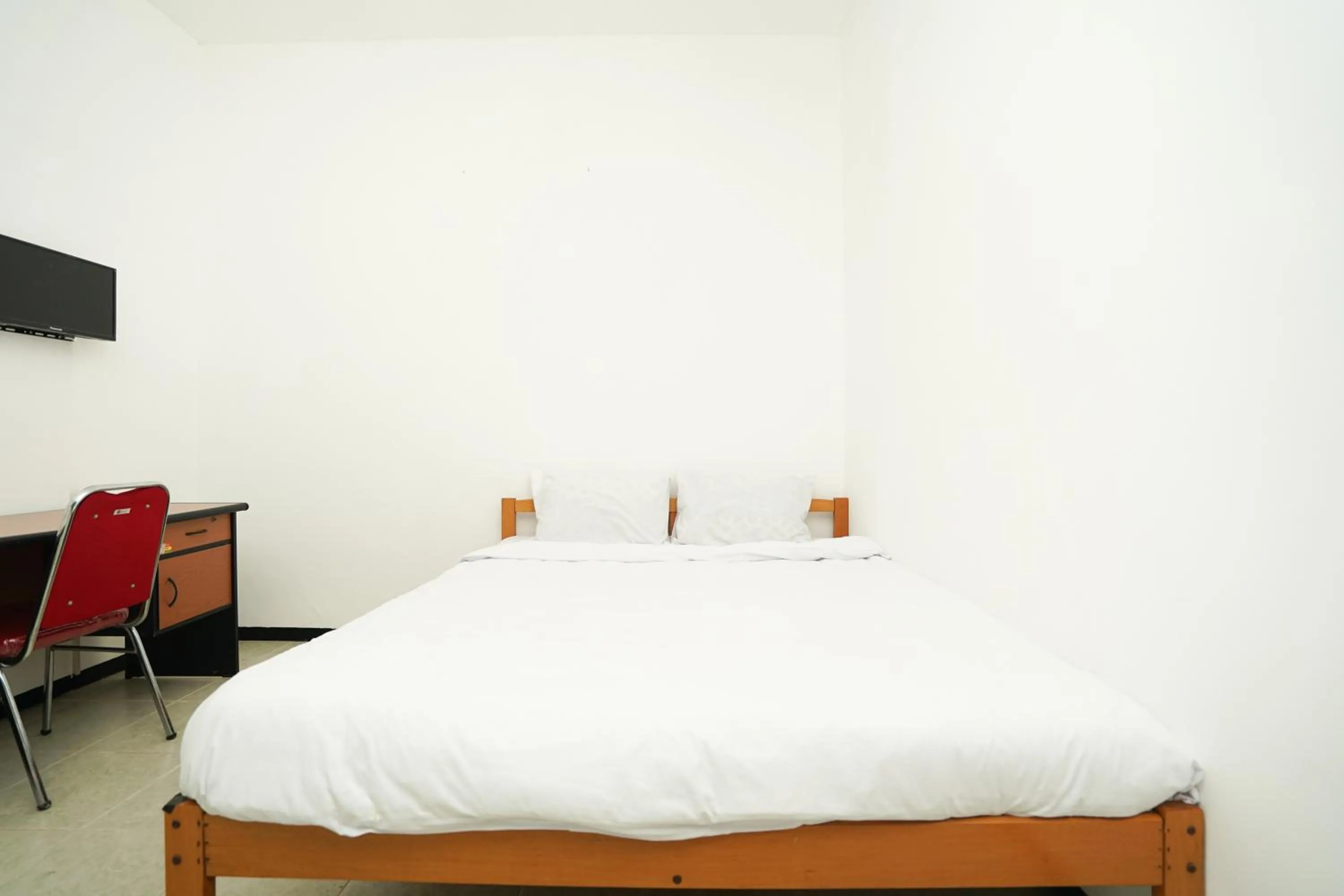 Bedroom, Bed in Merapi Inn Syariah by ecommerceloka