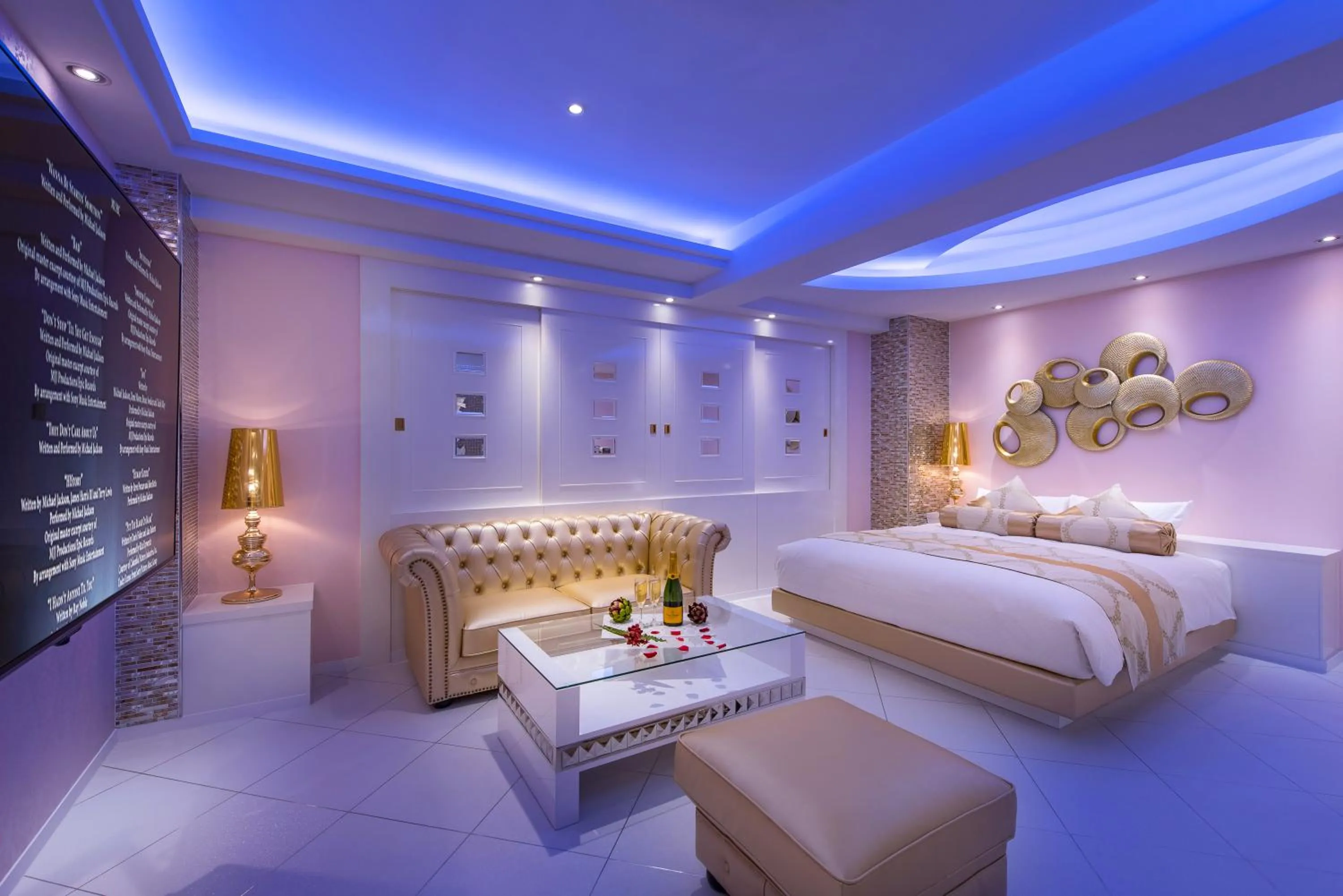 Bed in HOTEL Dior7