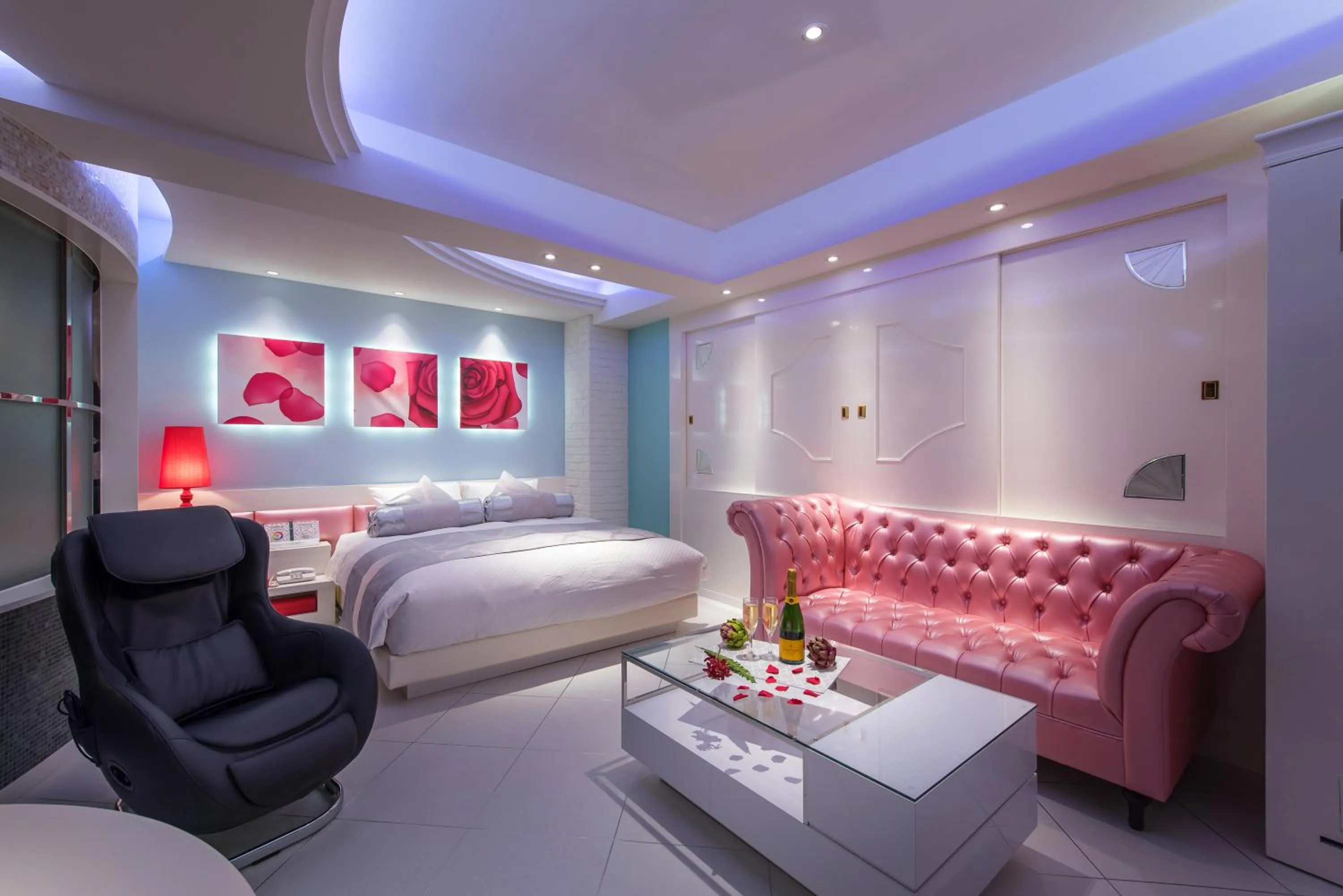Bed in HOTEL Dior7