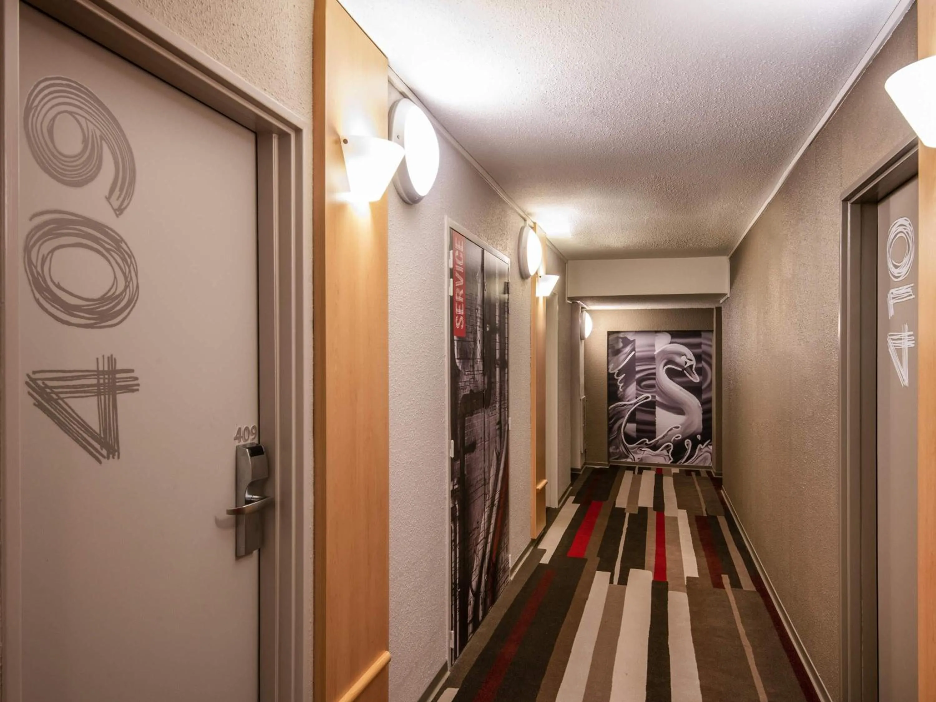 Bedroom in ibis Hyeres Centre