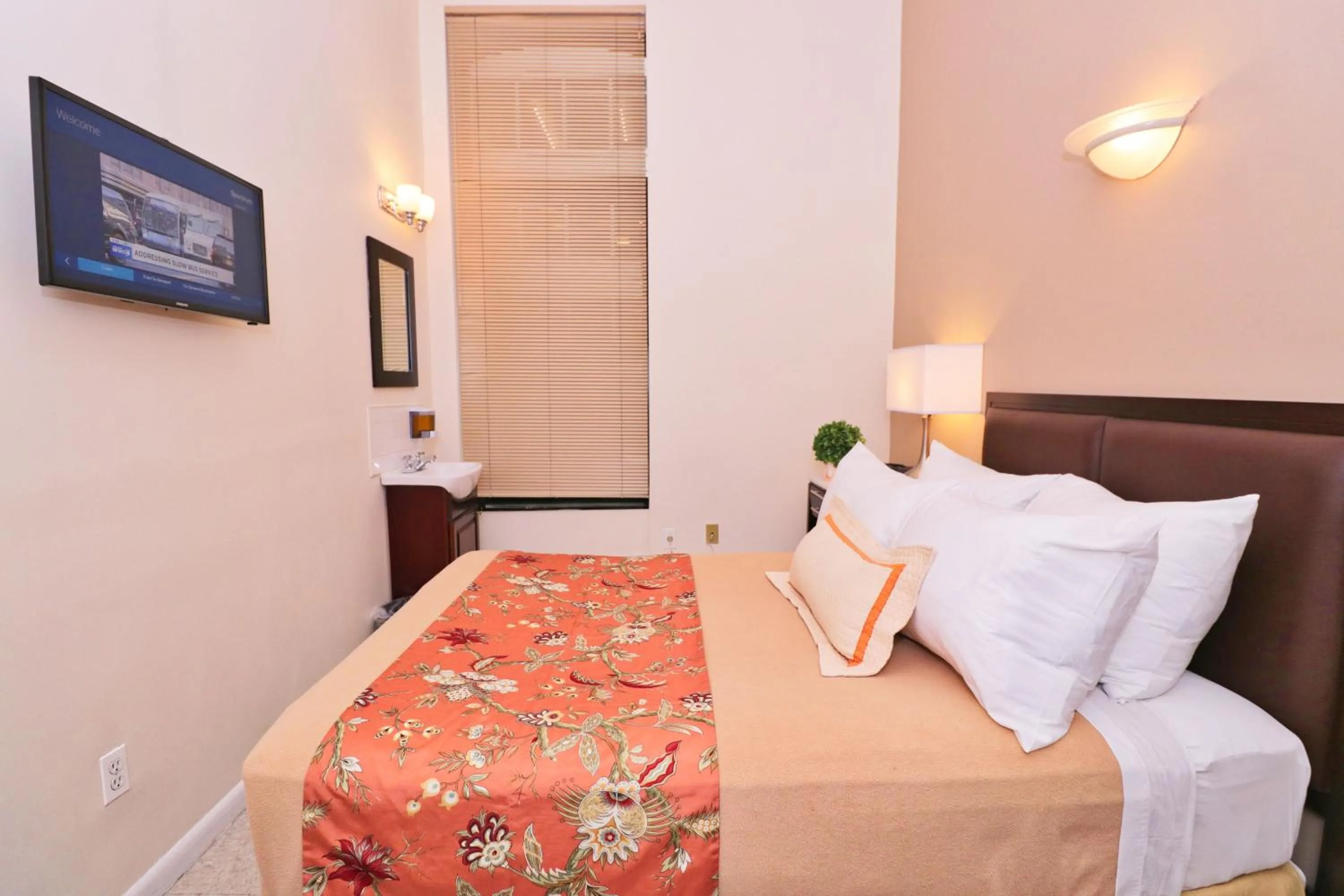 Bed in Americana Inn