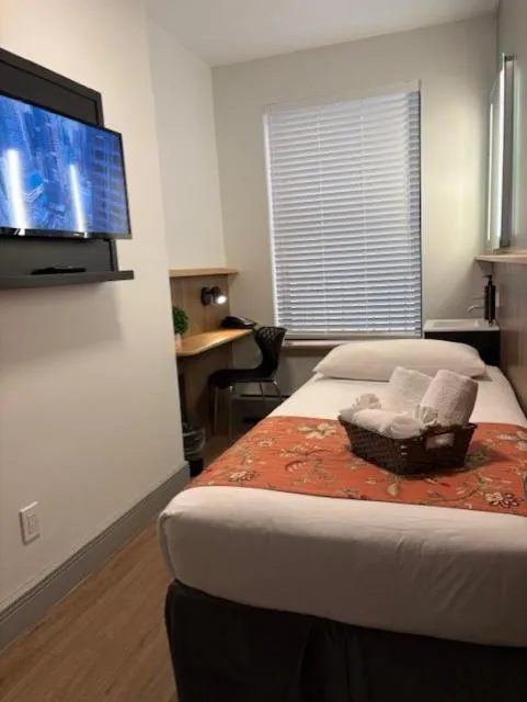 Bed in Americana Inn