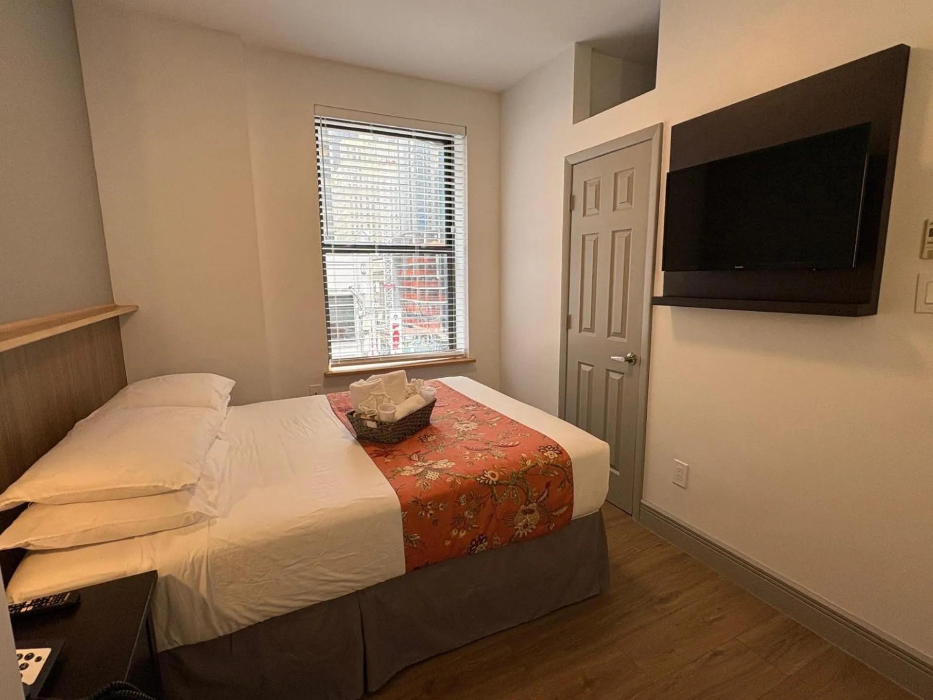 Bed in Americana Inn