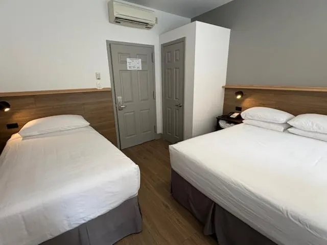 Bed in Americana Inn