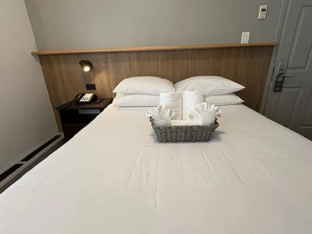 Bed in Americana Inn