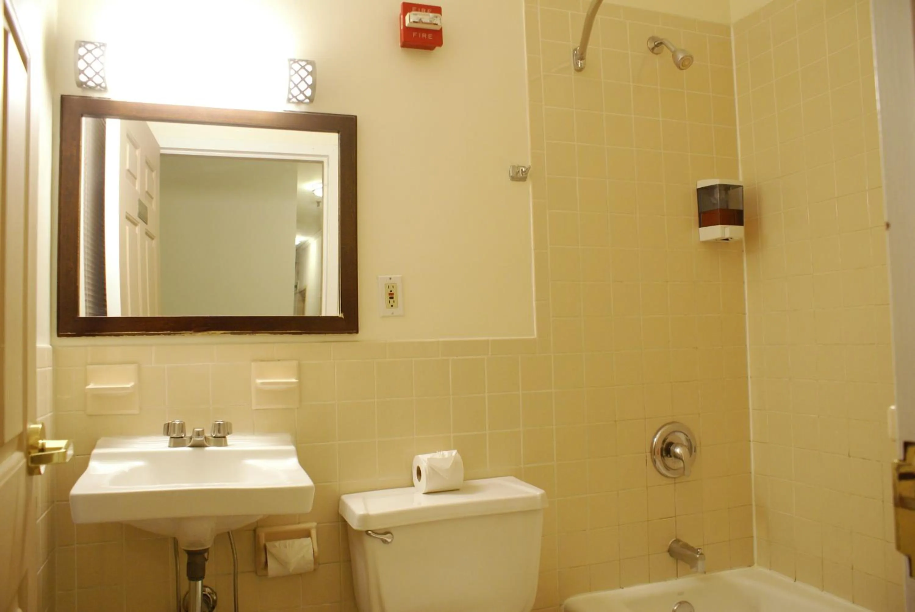 Bathroom in Americana Inn