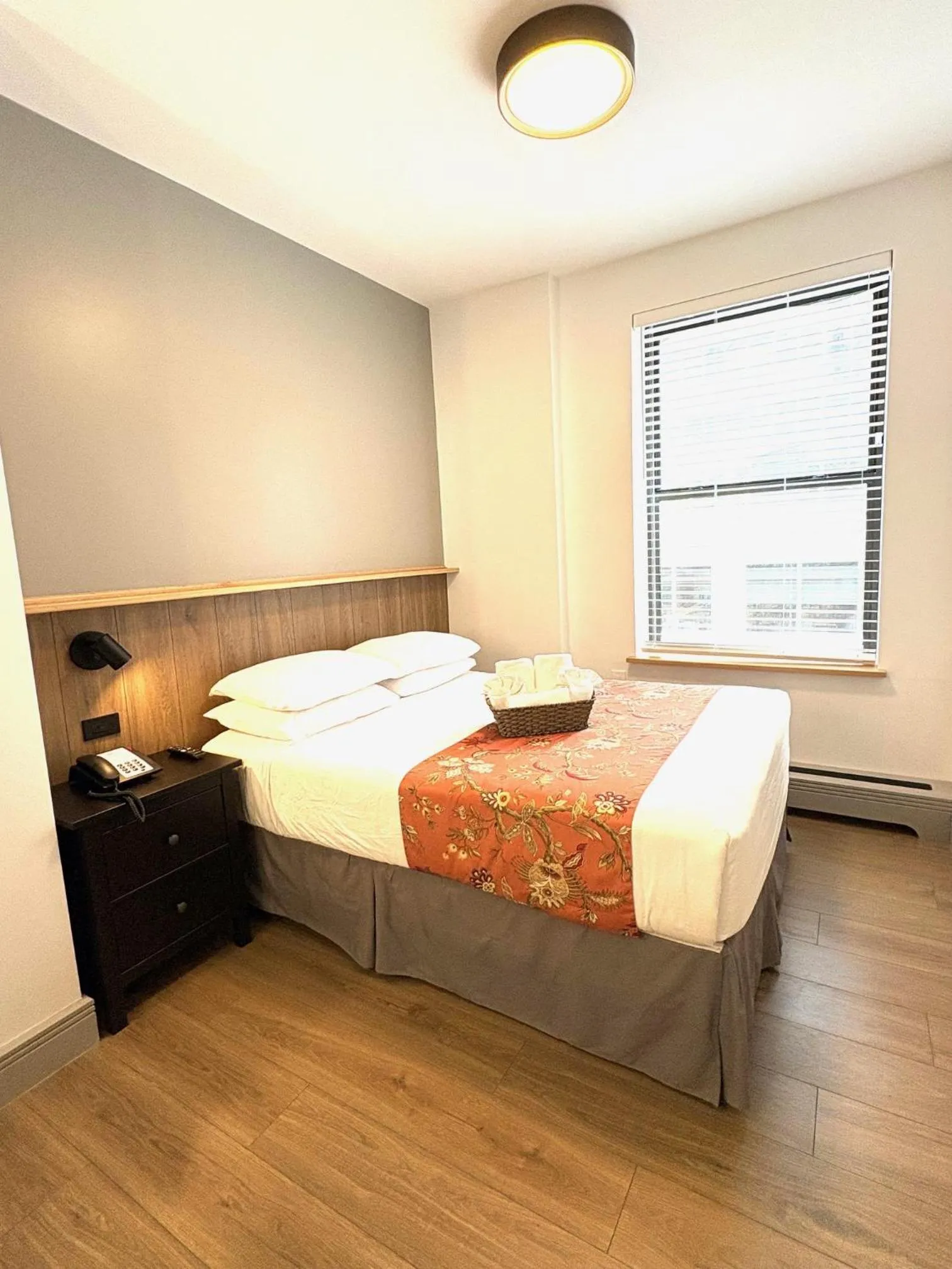 Bed in Americana Inn