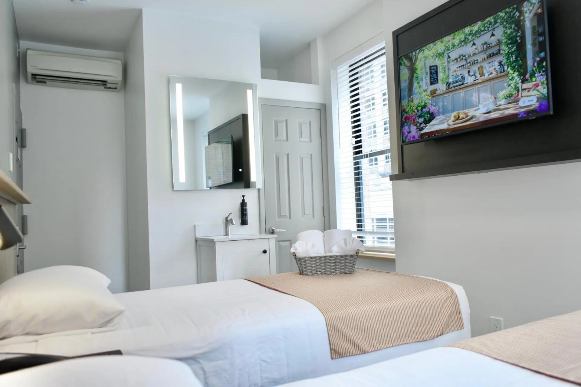 Bed in Americana Inn