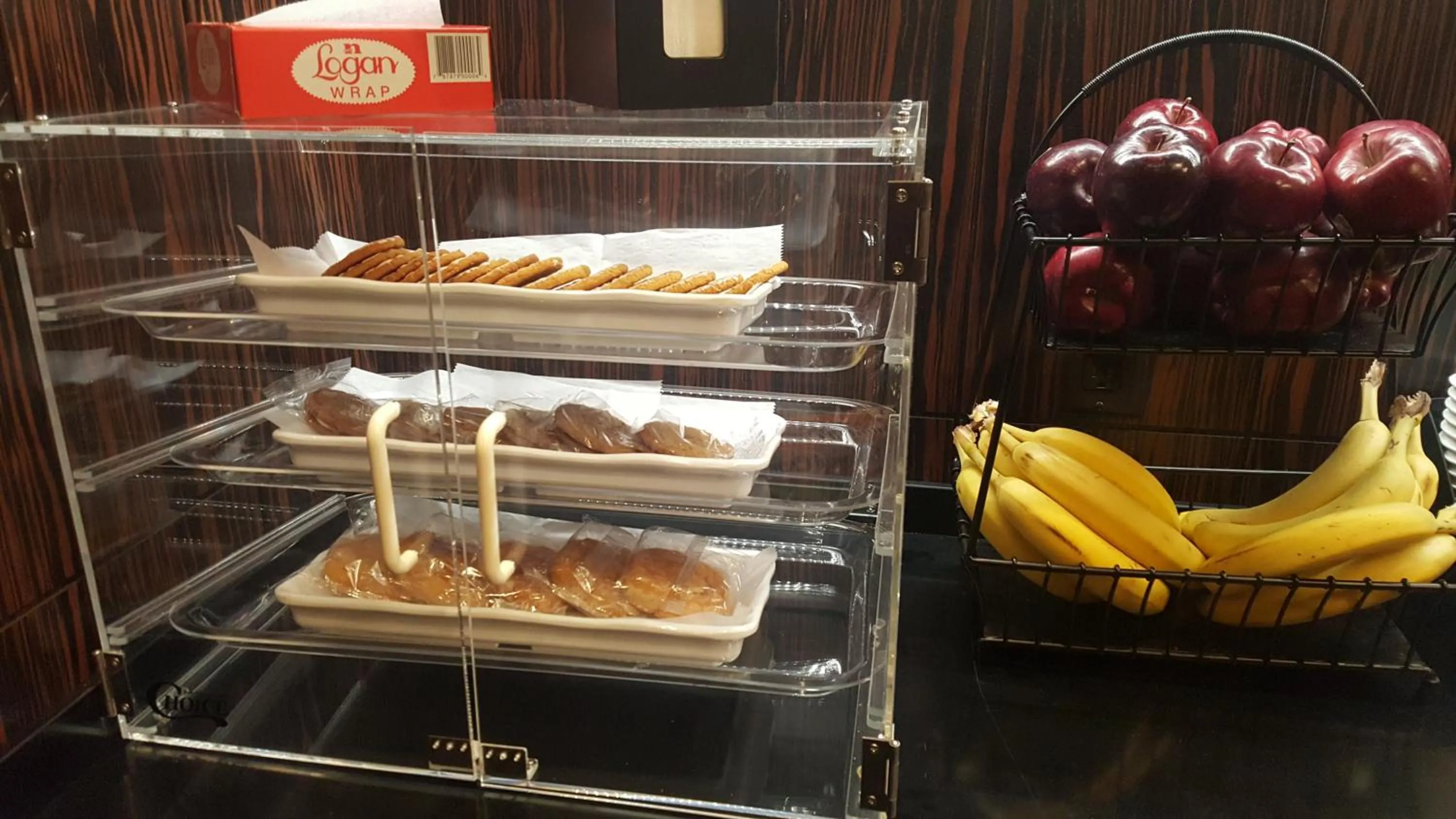 Food and drinks in Americana Inn