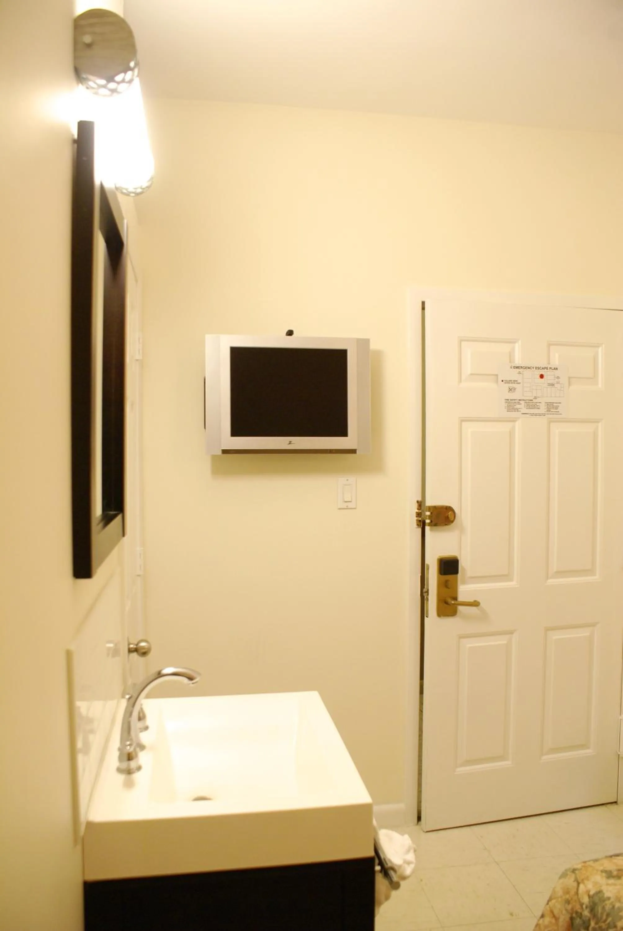 TV and multimedia in Americana Inn