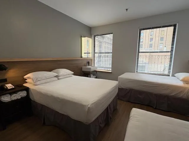 Bed in Americana Inn