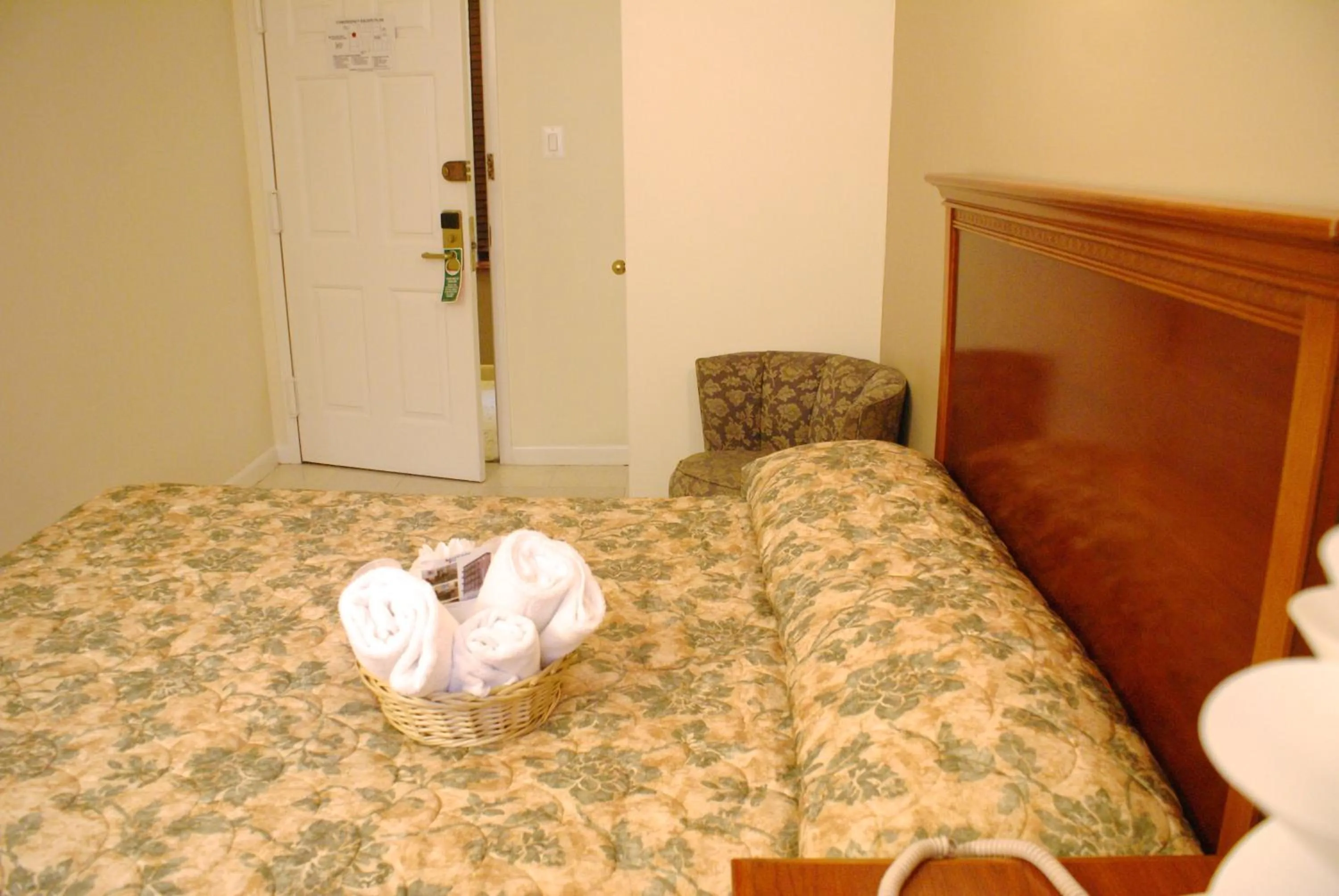Bed in Americana Inn