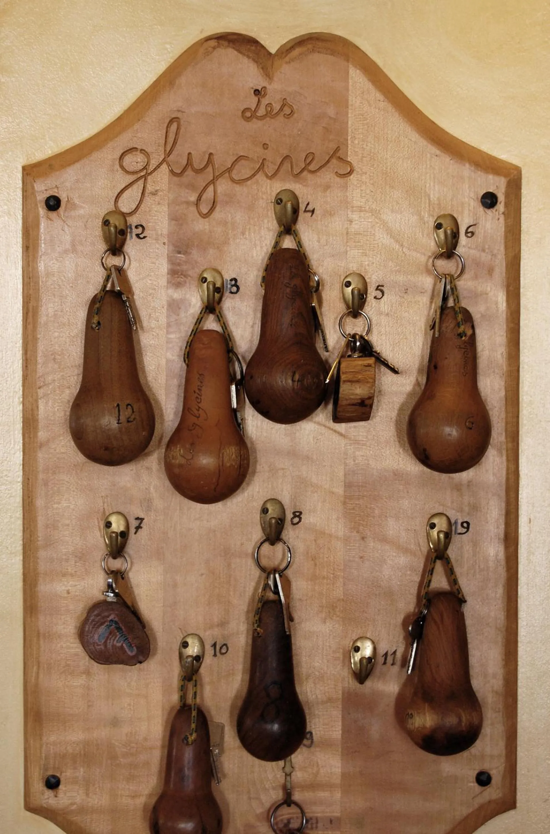 Decorative detail in Auberge des Glycines