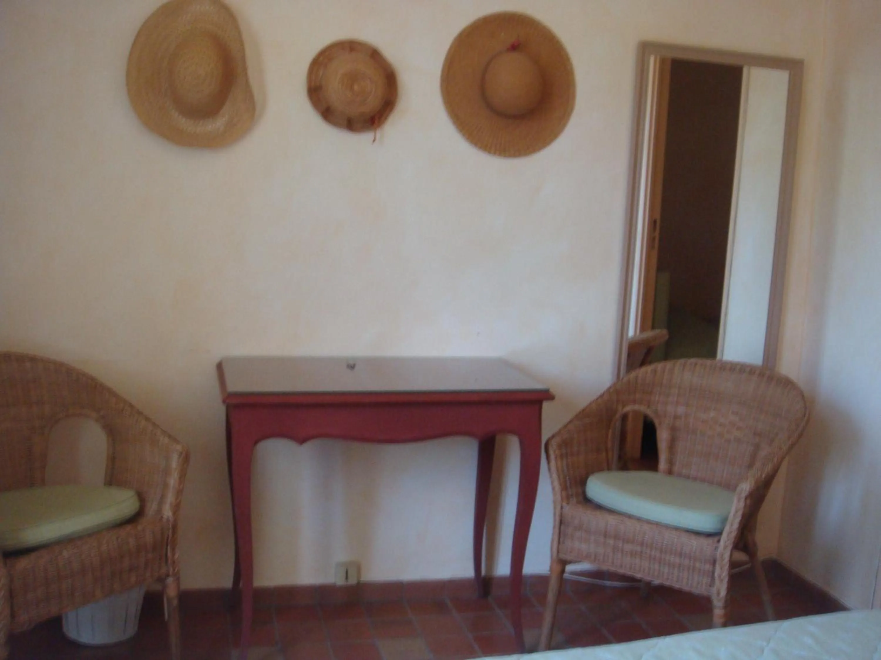 Seating area in Auberge des Glycines