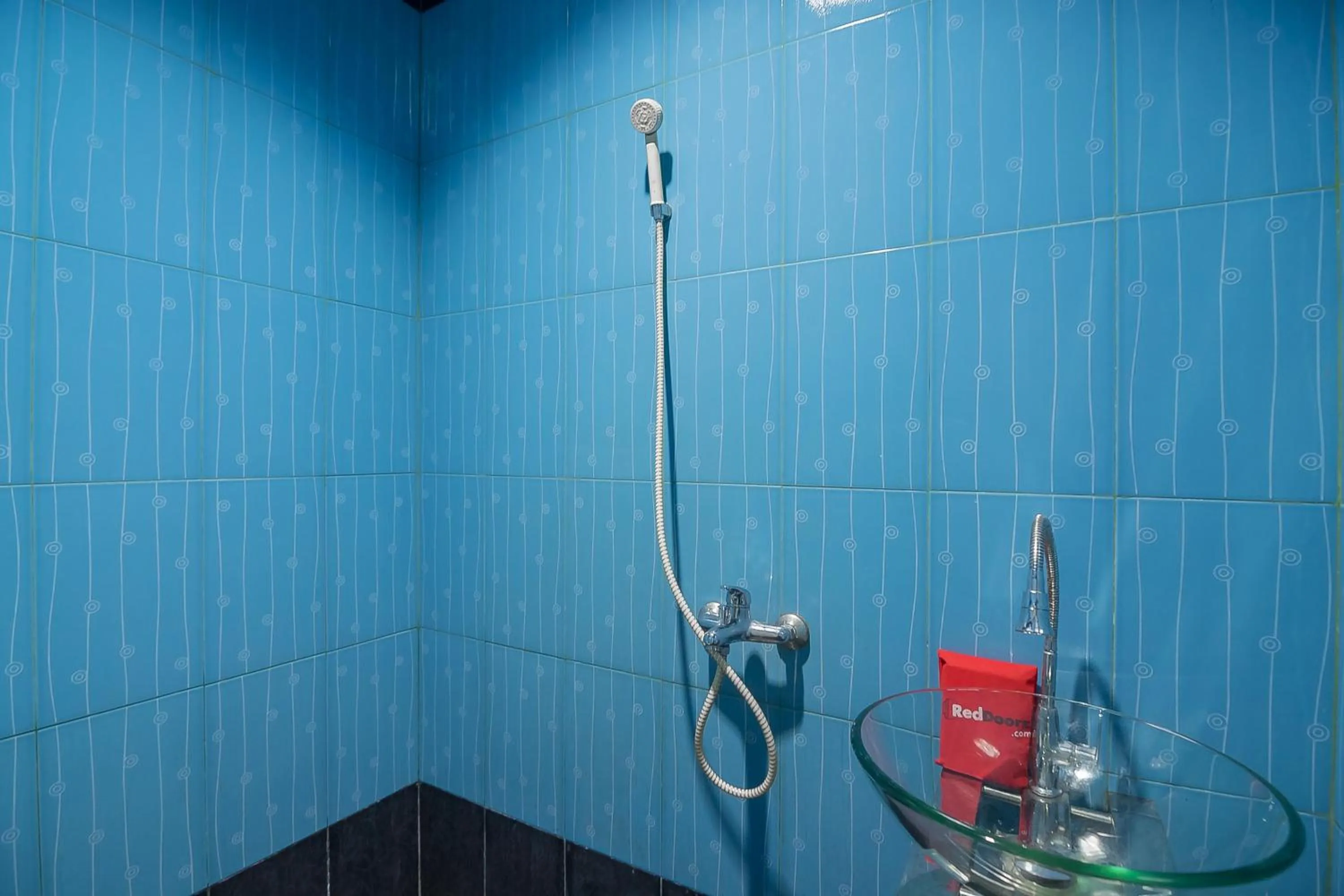 Bathroom in RedDoorz @ Batam Center 2