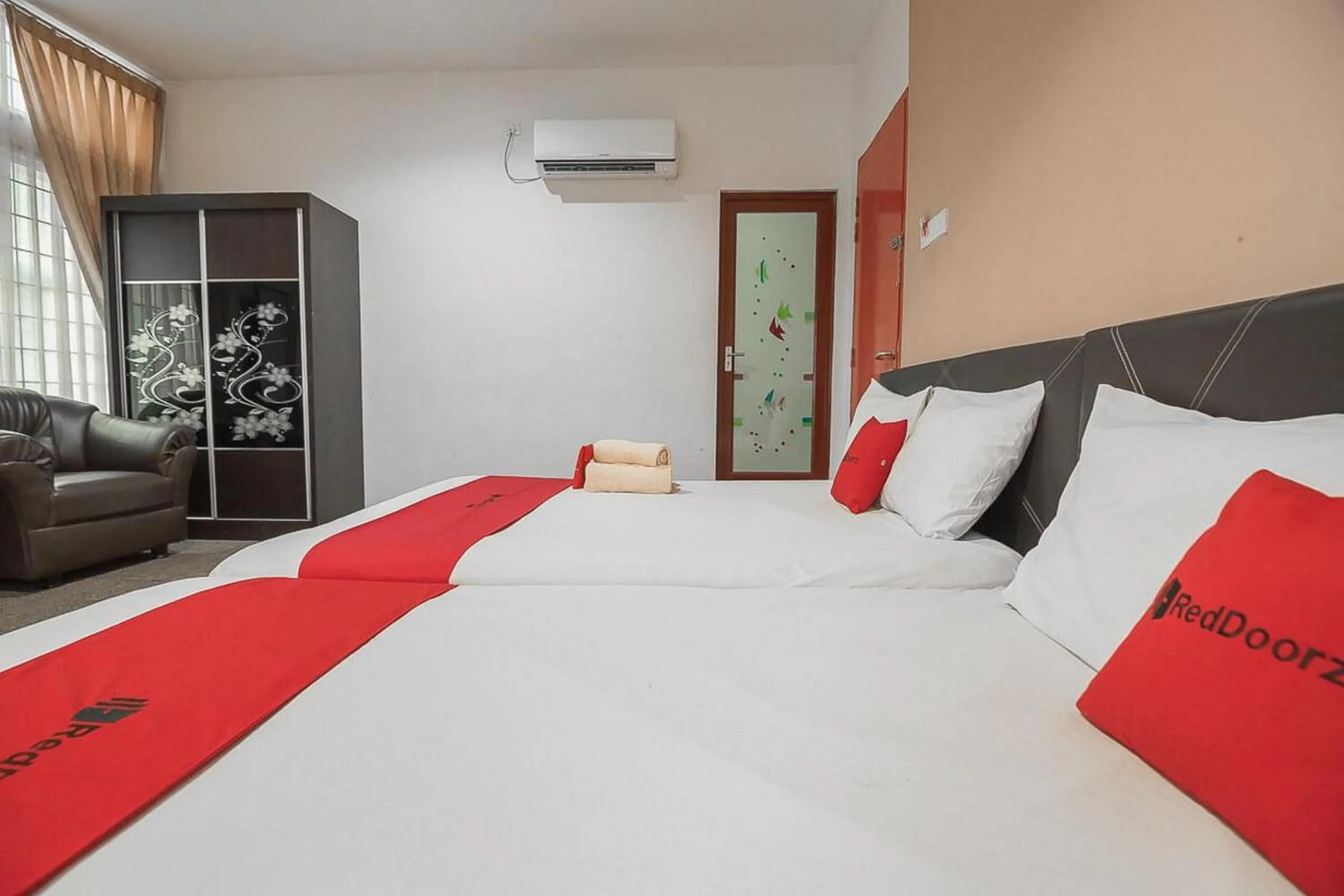 Bedroom, Bed in RedDoorz @ Batam Center 2