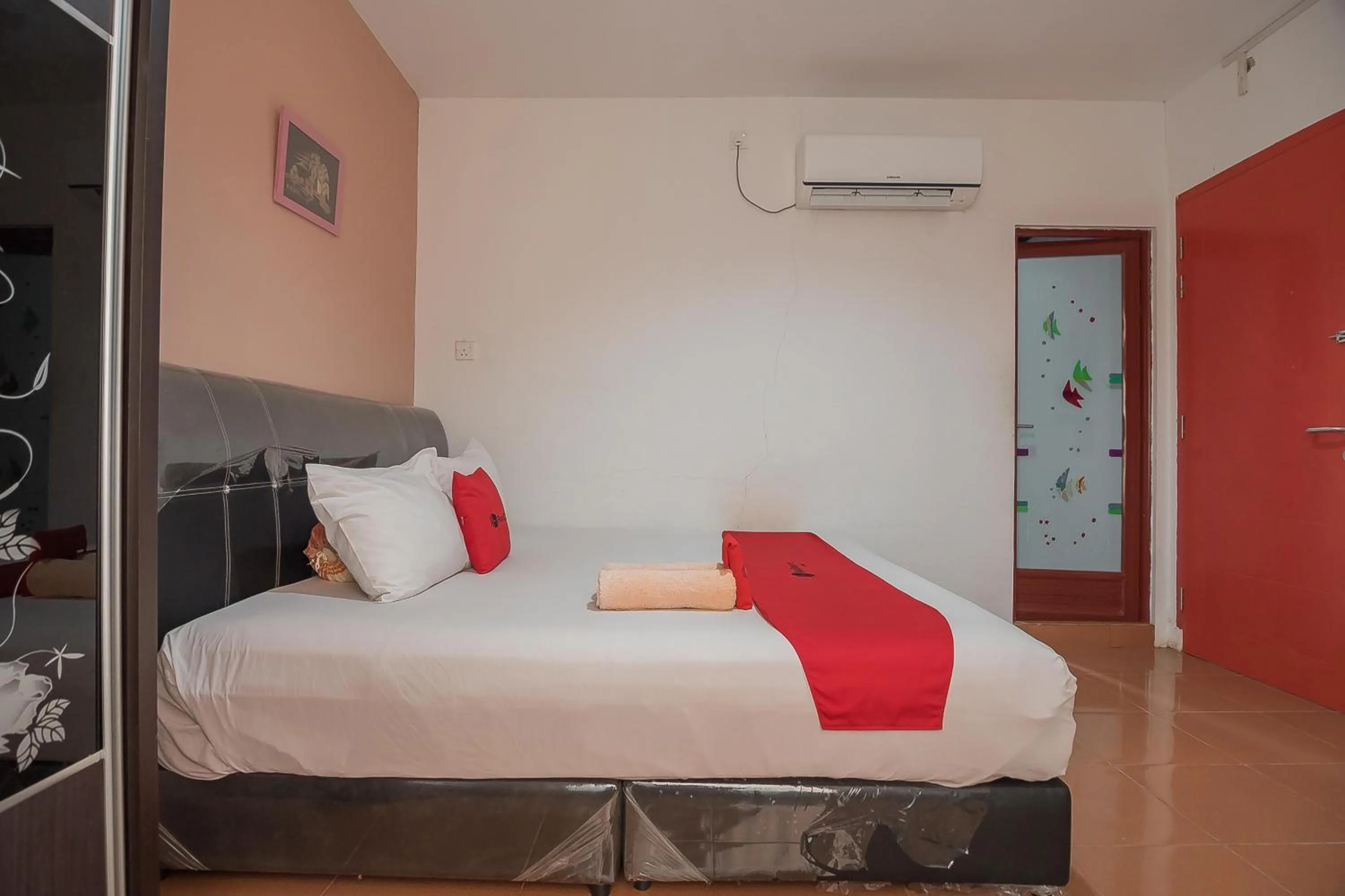 Bedroom, Bed in RedDoorz @ Batam Center 2