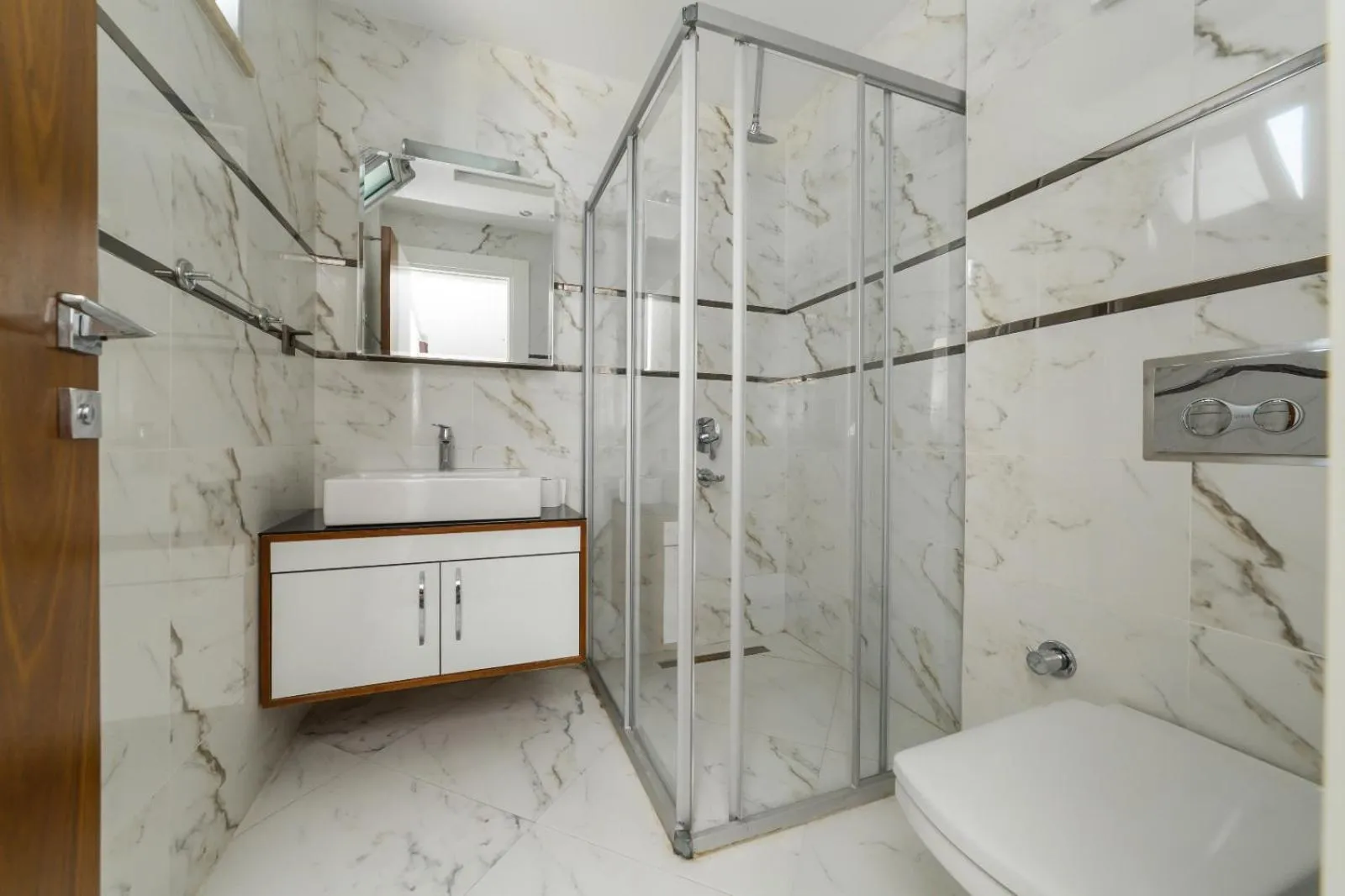 Shower in TEMA LARA APART