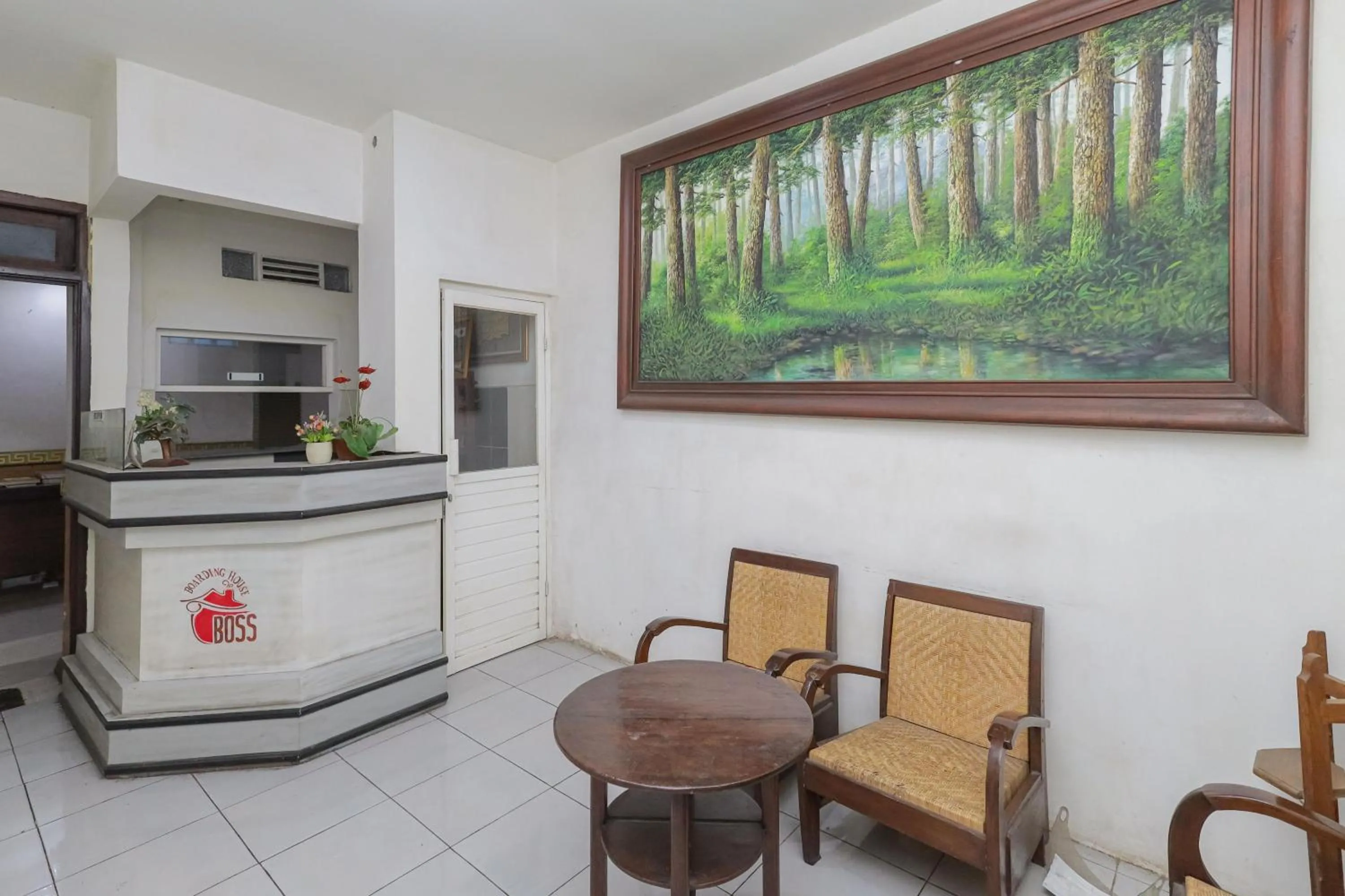 Lobby or reception in RedDoorz near Stasiun Malang Kota Lama 2