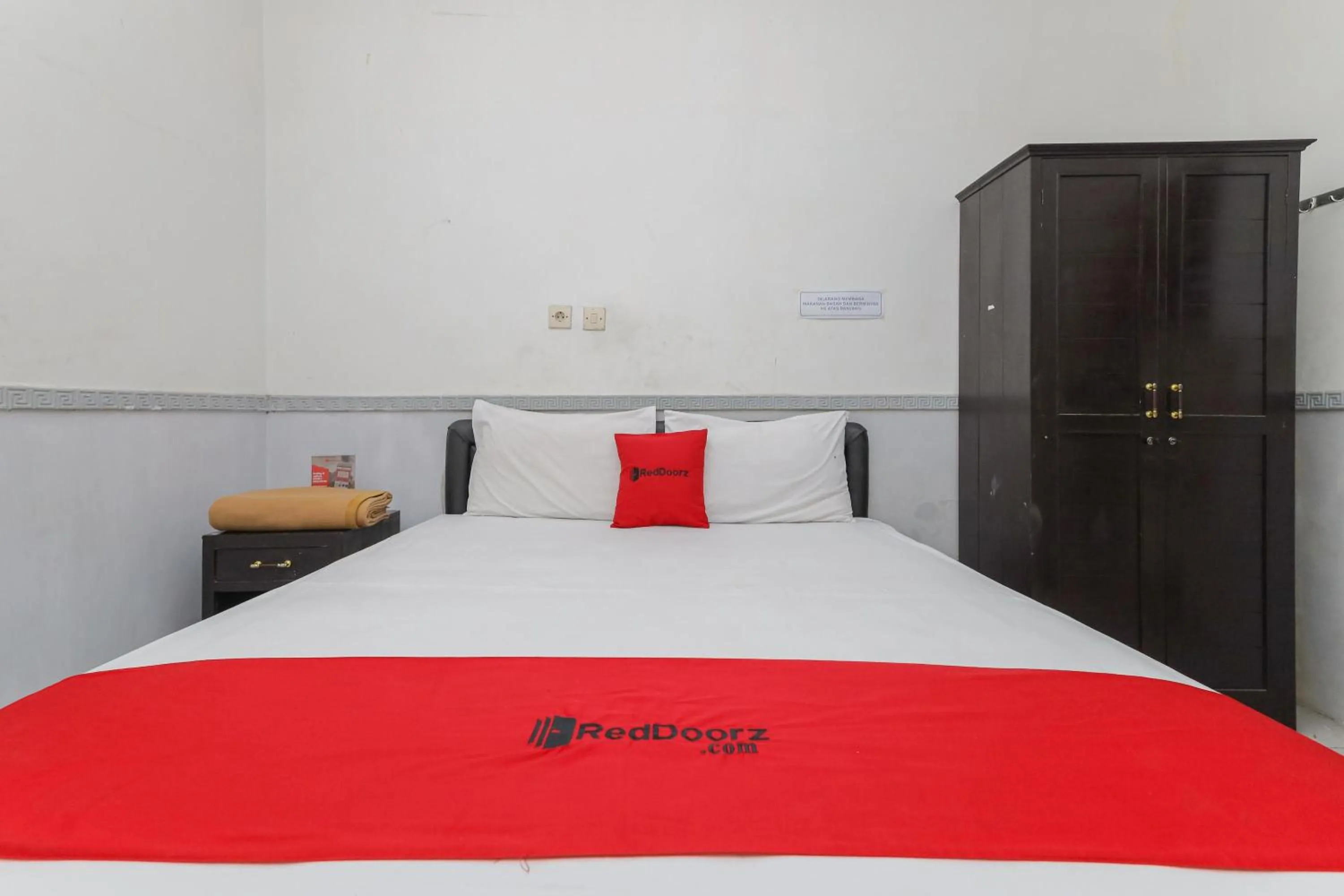 Bedroom, Bed in RedDoorz near Stasiun Malang Kota Lama 2