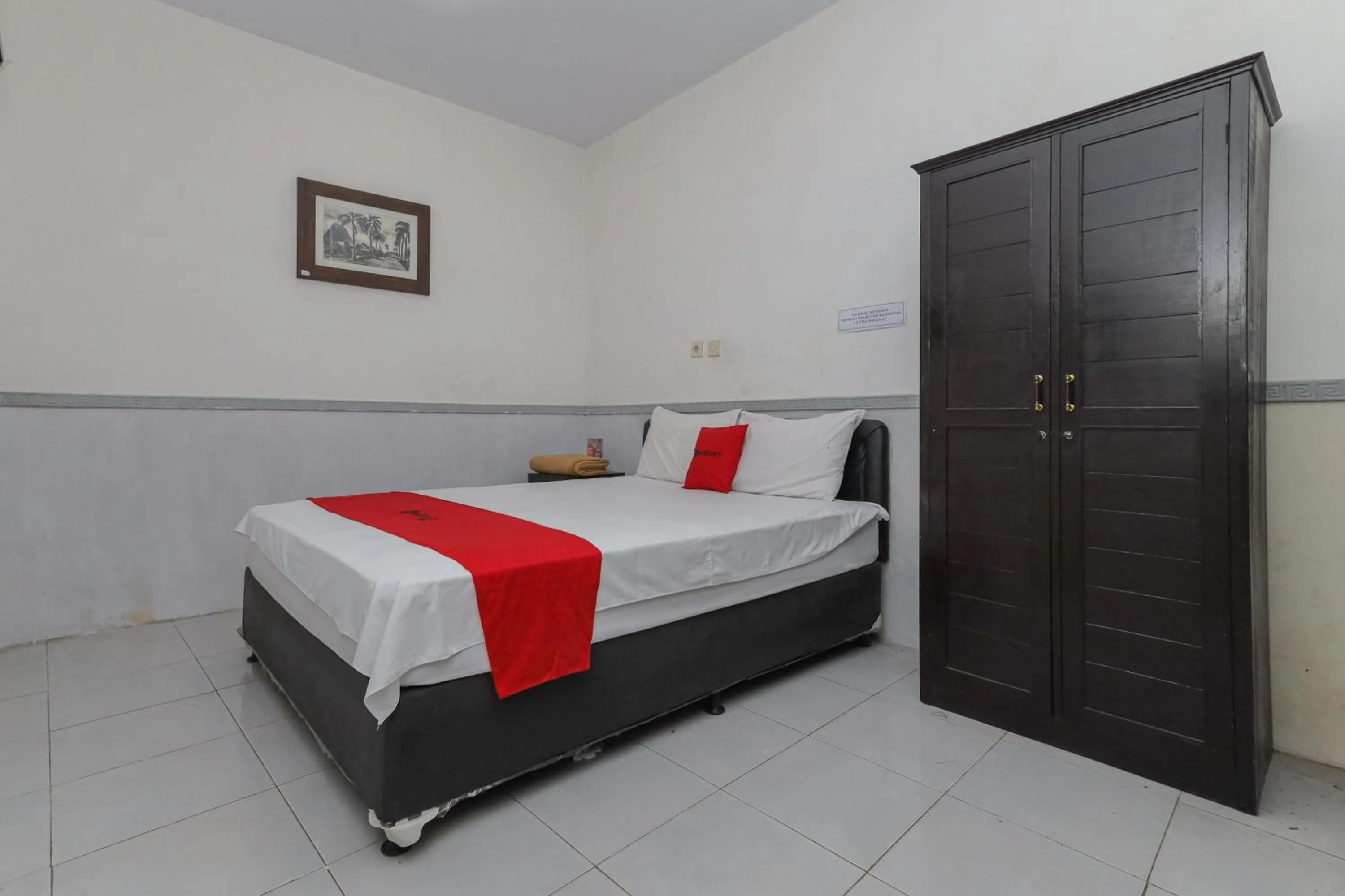Bedroom, Bed in RedDoorz near Stasiun Malang Kota Lama 2