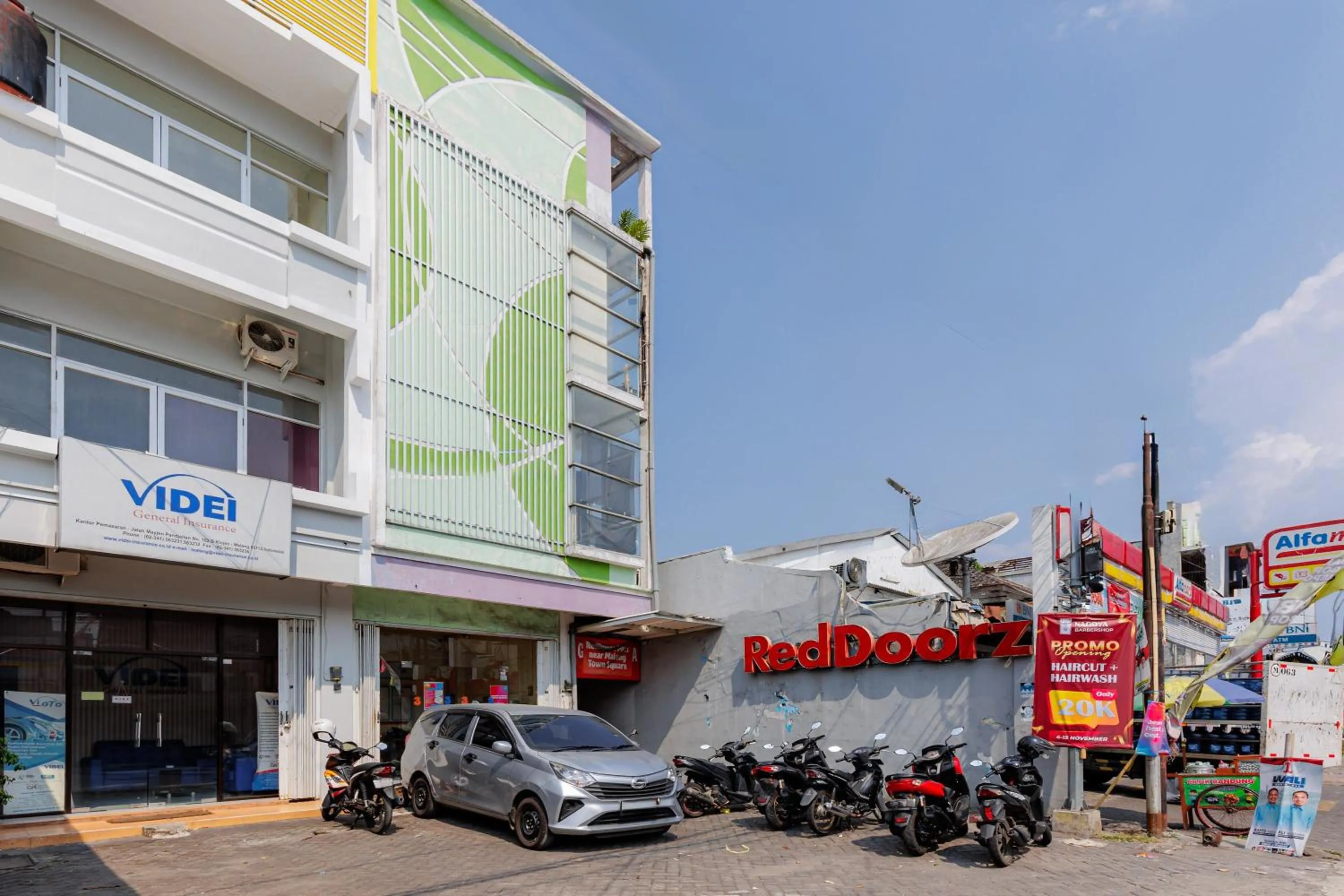 RedDoorz Plus near Malang Town Square
