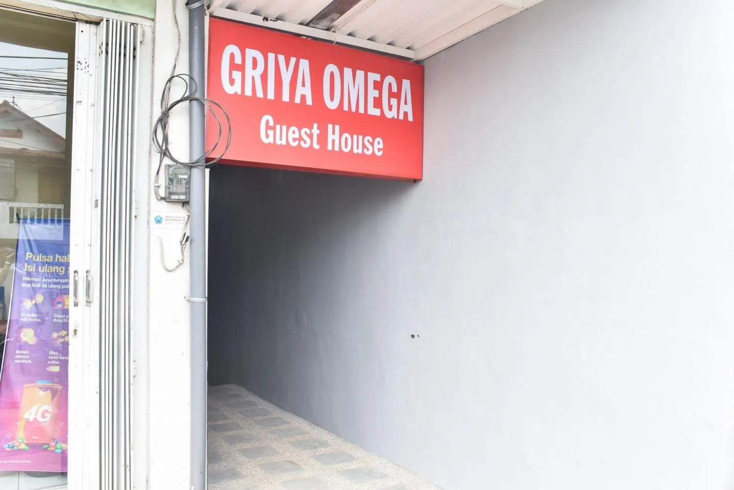 Property logo or sign in RedDoorz Plus near Malang Town Square