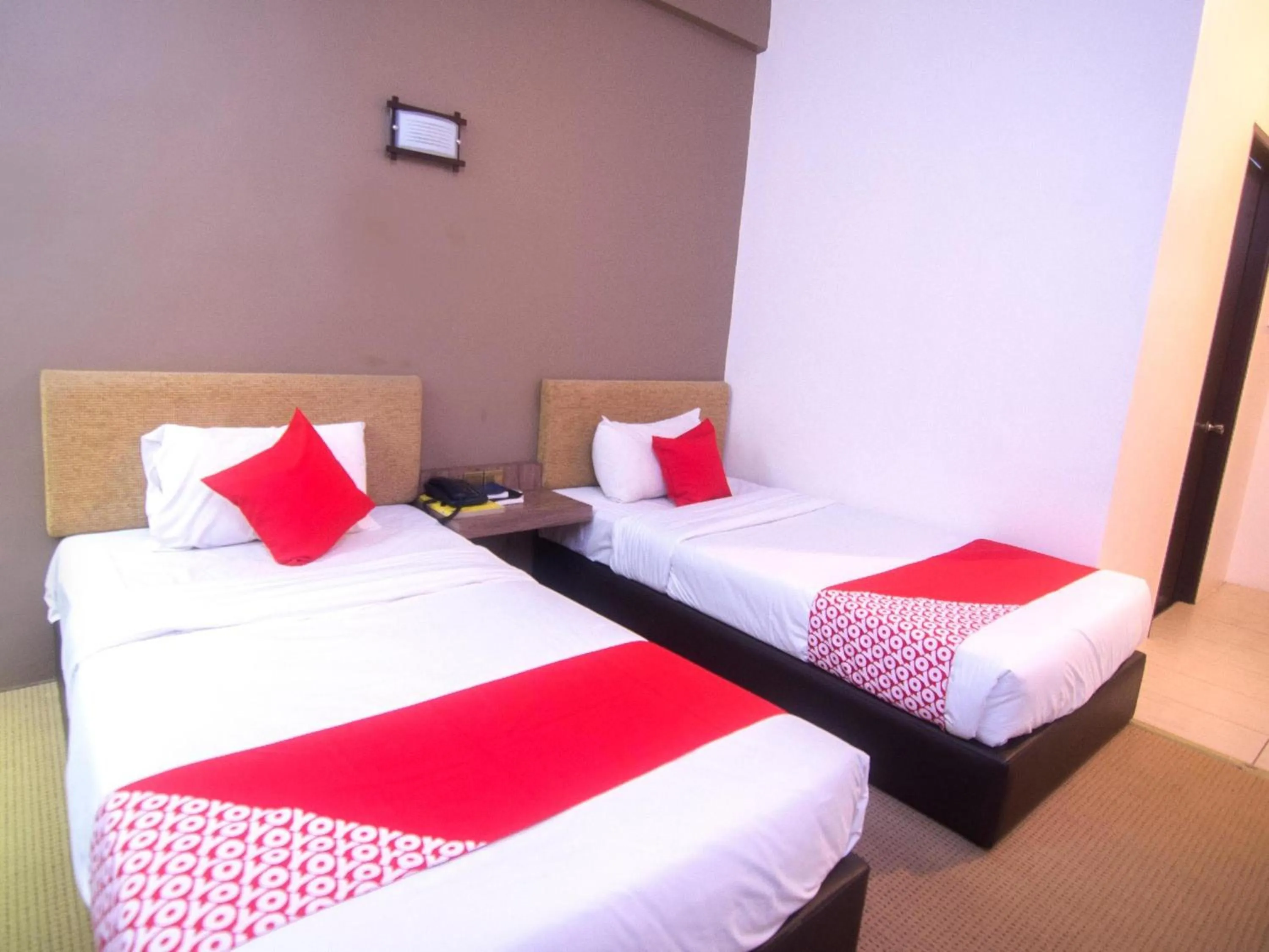 Photo of the whole room, Bed in Hotel O Hua Kuok Inn