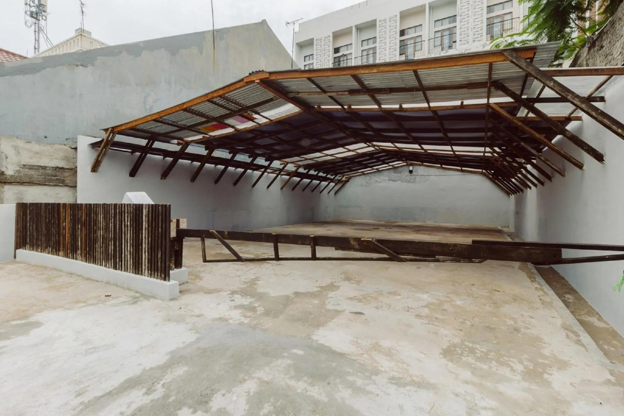 Parking in Urbanest Inn House Slipi