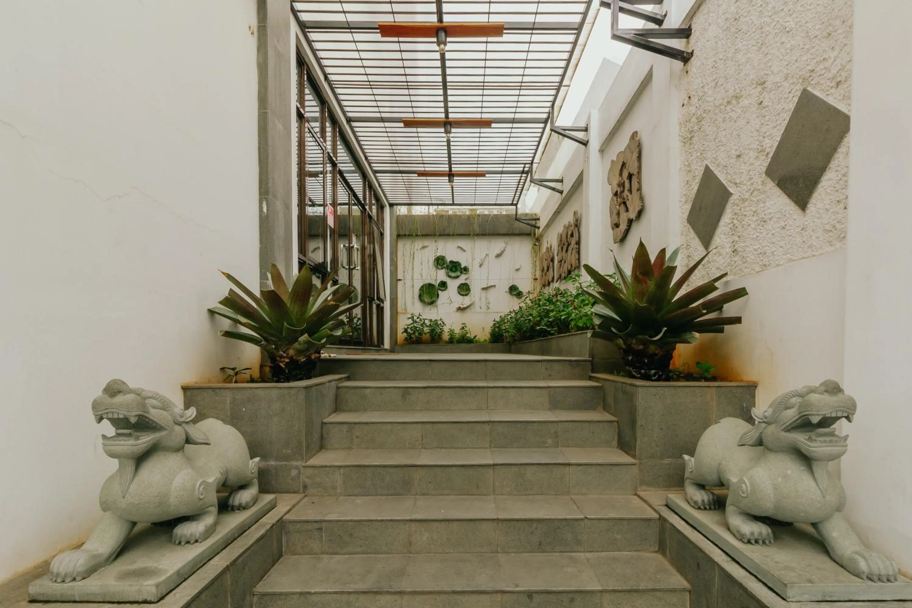 Facade/entrance in Urbanest Inn House Slipi