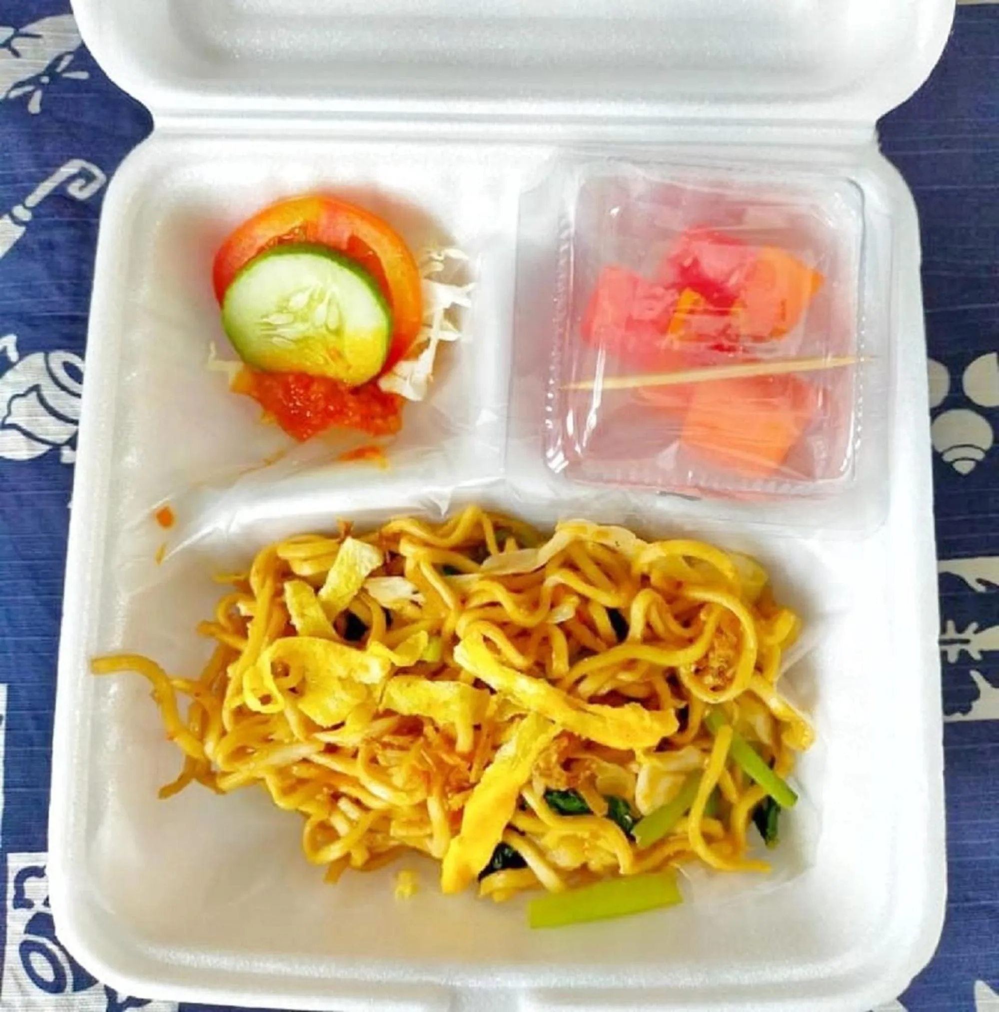 Asian breakfast in Urbanest Inn House Slipi