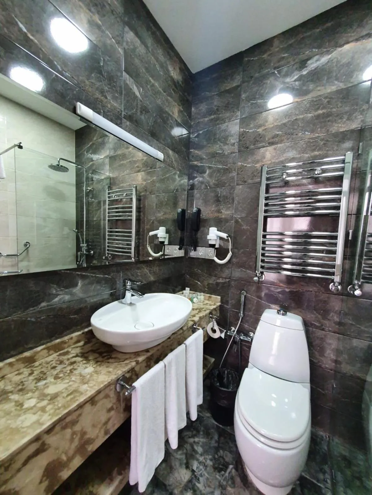 Toilet in Home Suites Baku-Halal Hotel