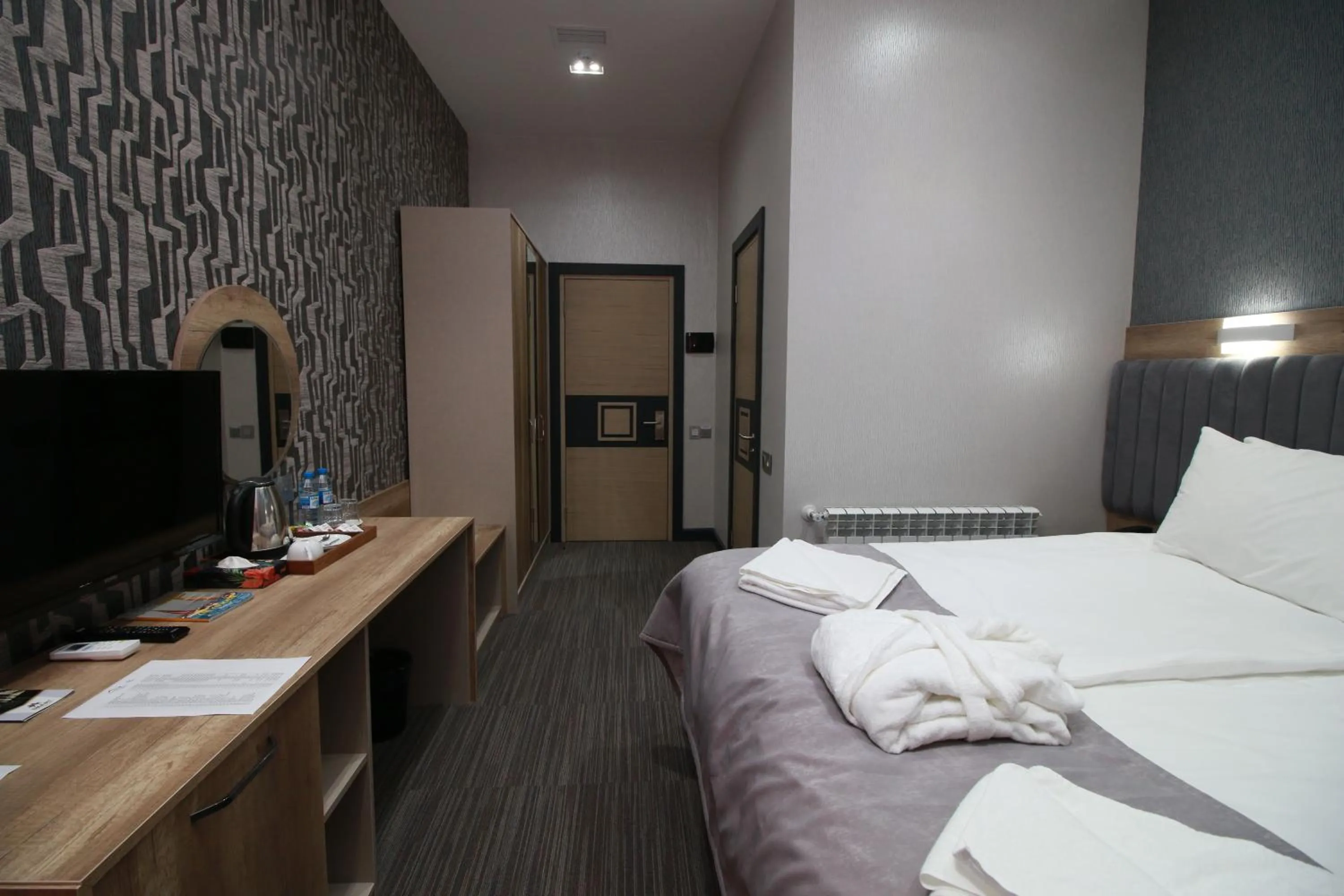 Communal lounge/ TV room in Home Suites Baku-Halal Hotel