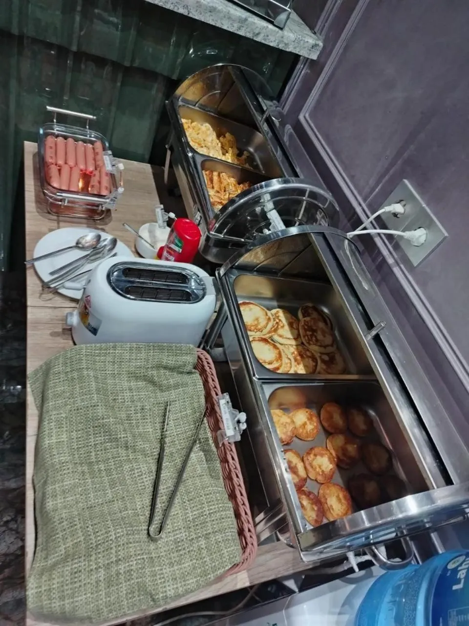 Restaurant/places to eat in Home Suites Baku-Halal Hotel