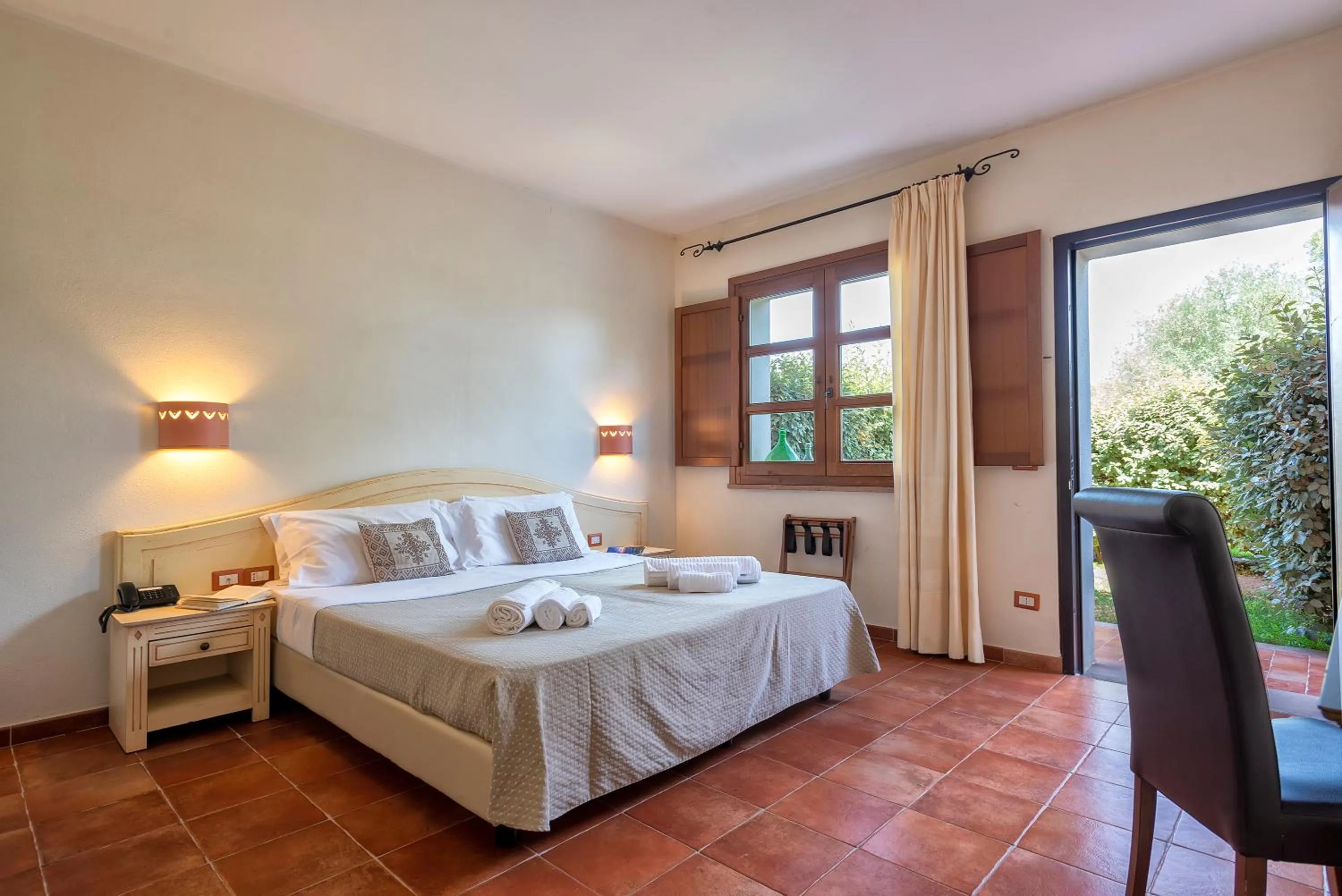 Photo of the whole room, Bed in Alghero Resort Country Hotel & Spa