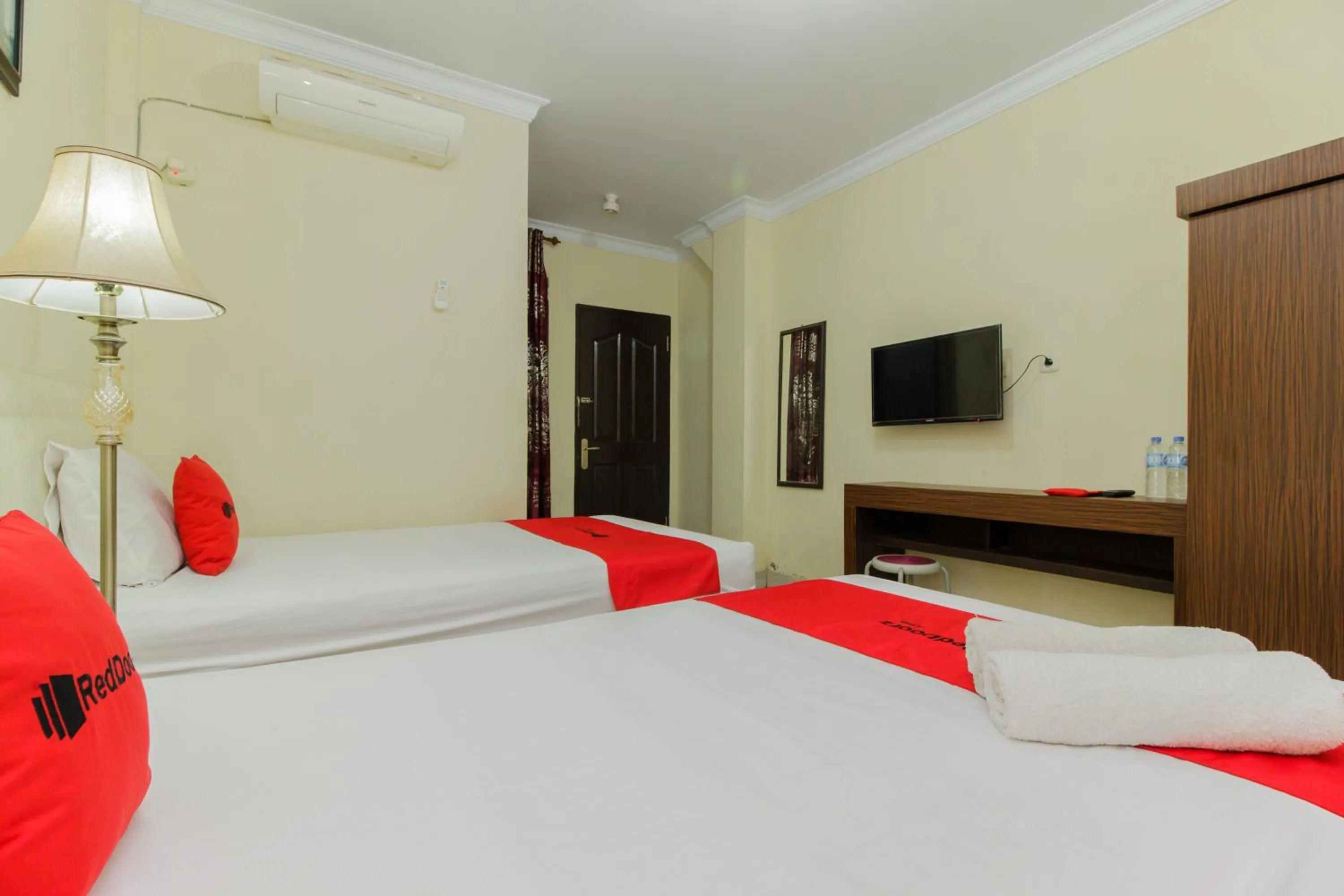 Bed in RedDoorz @ Malalayang 2 Manado