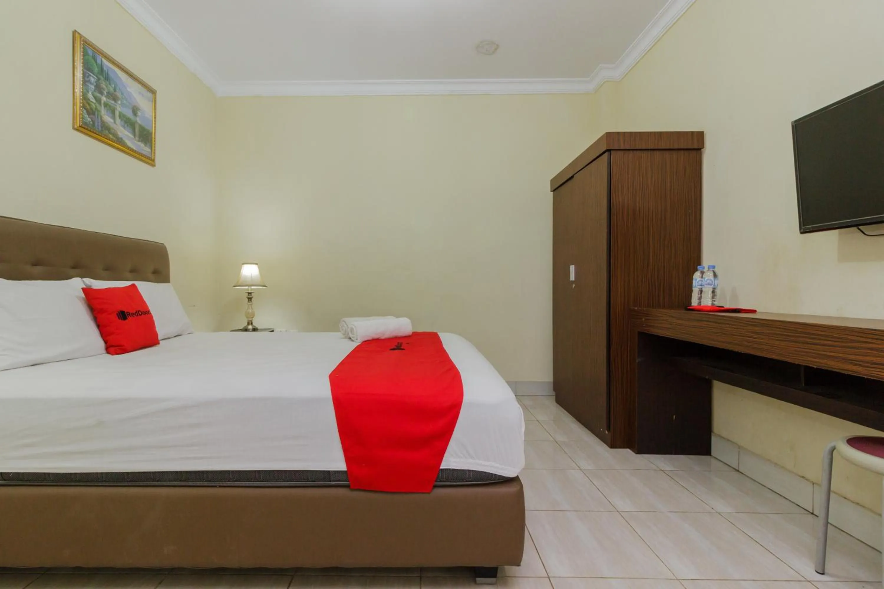 Bedroom, Bed in RedDoorz @ Malalayang 2 Manado