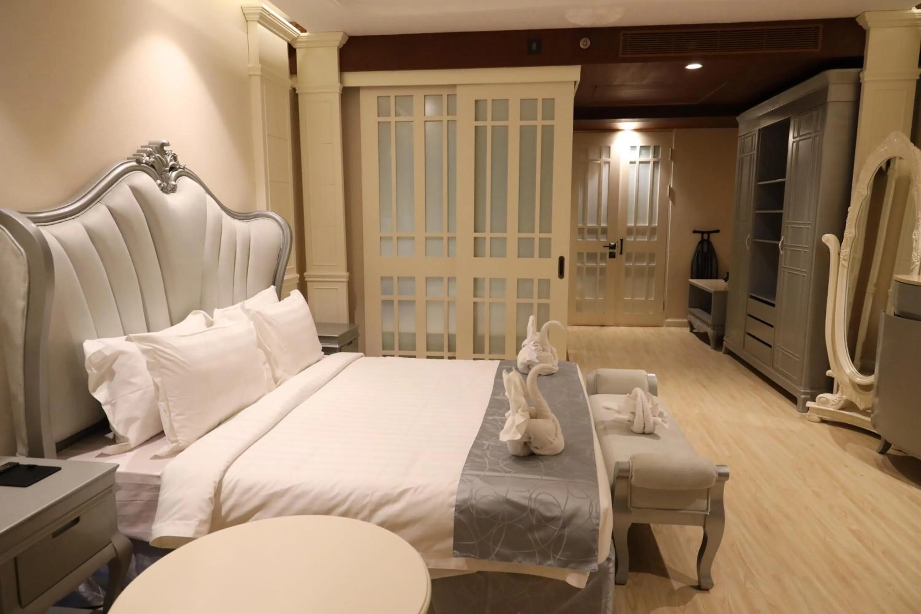 Bed in Regenta Central RS Chennai OMR SIPCOT