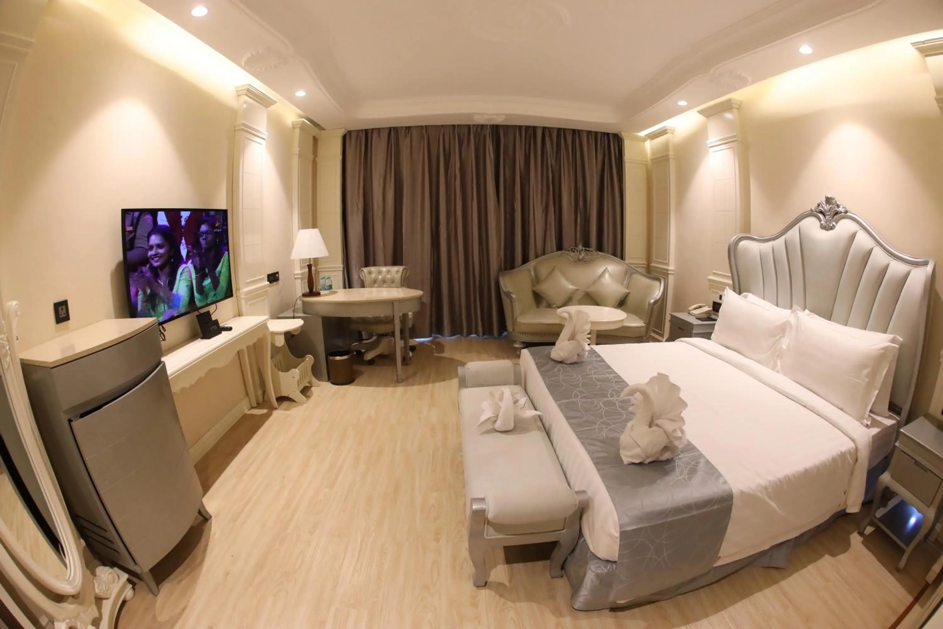 Photo of the whole room, Bed in Regenta Central RS Chennai OMR SIPCOT