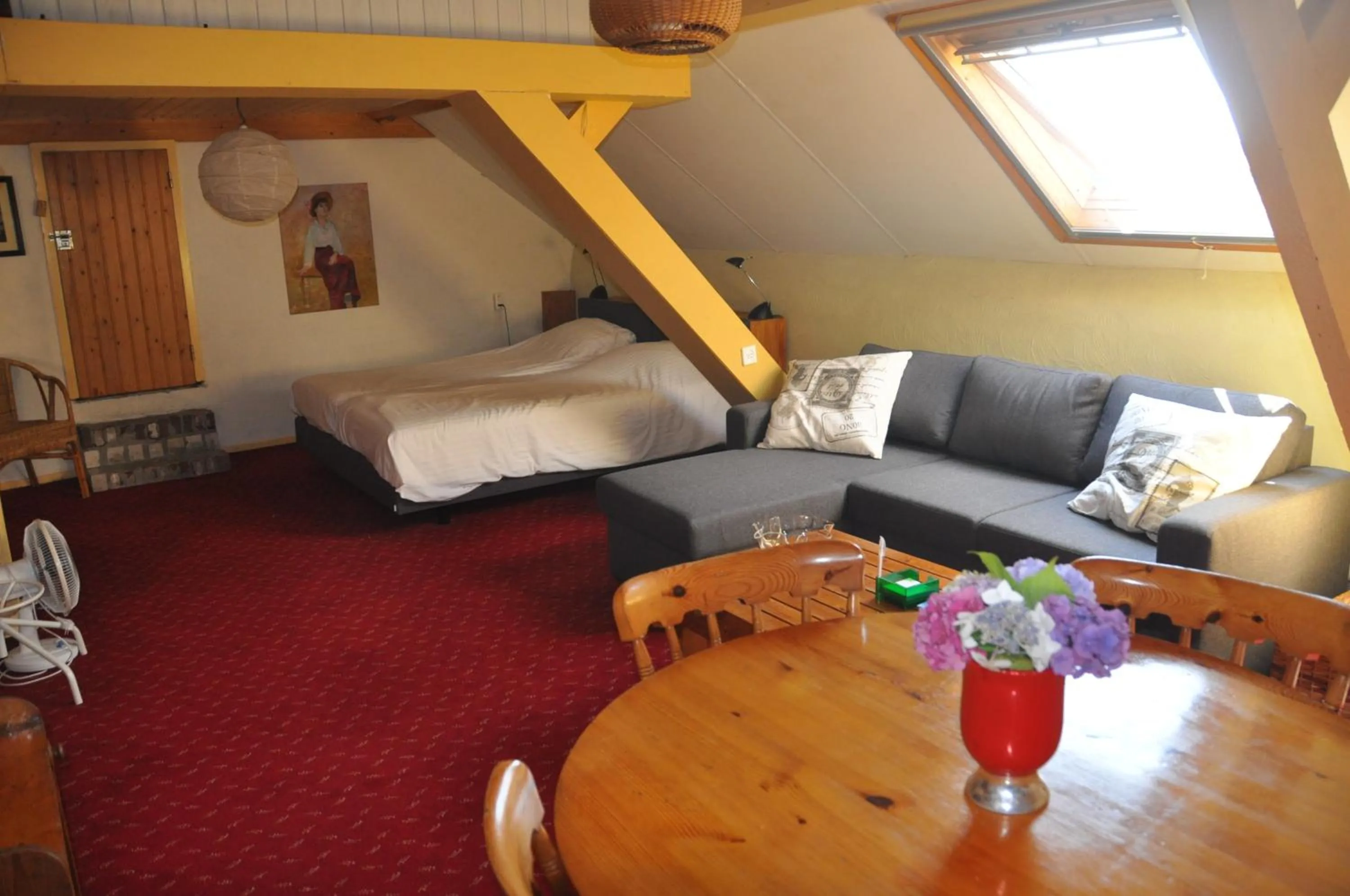 Photo of the whole room in De Hoge Peel