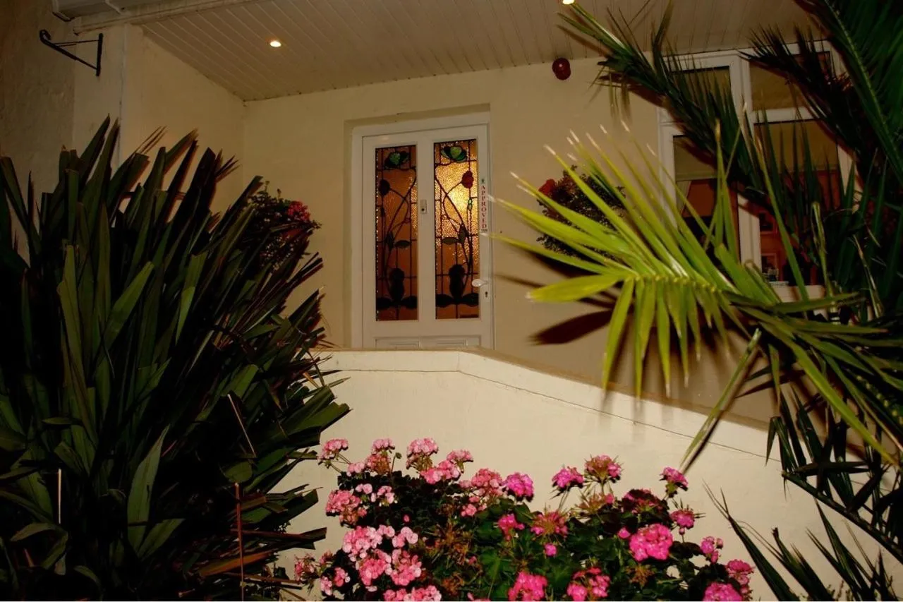 Facade/entrance in Annandale House