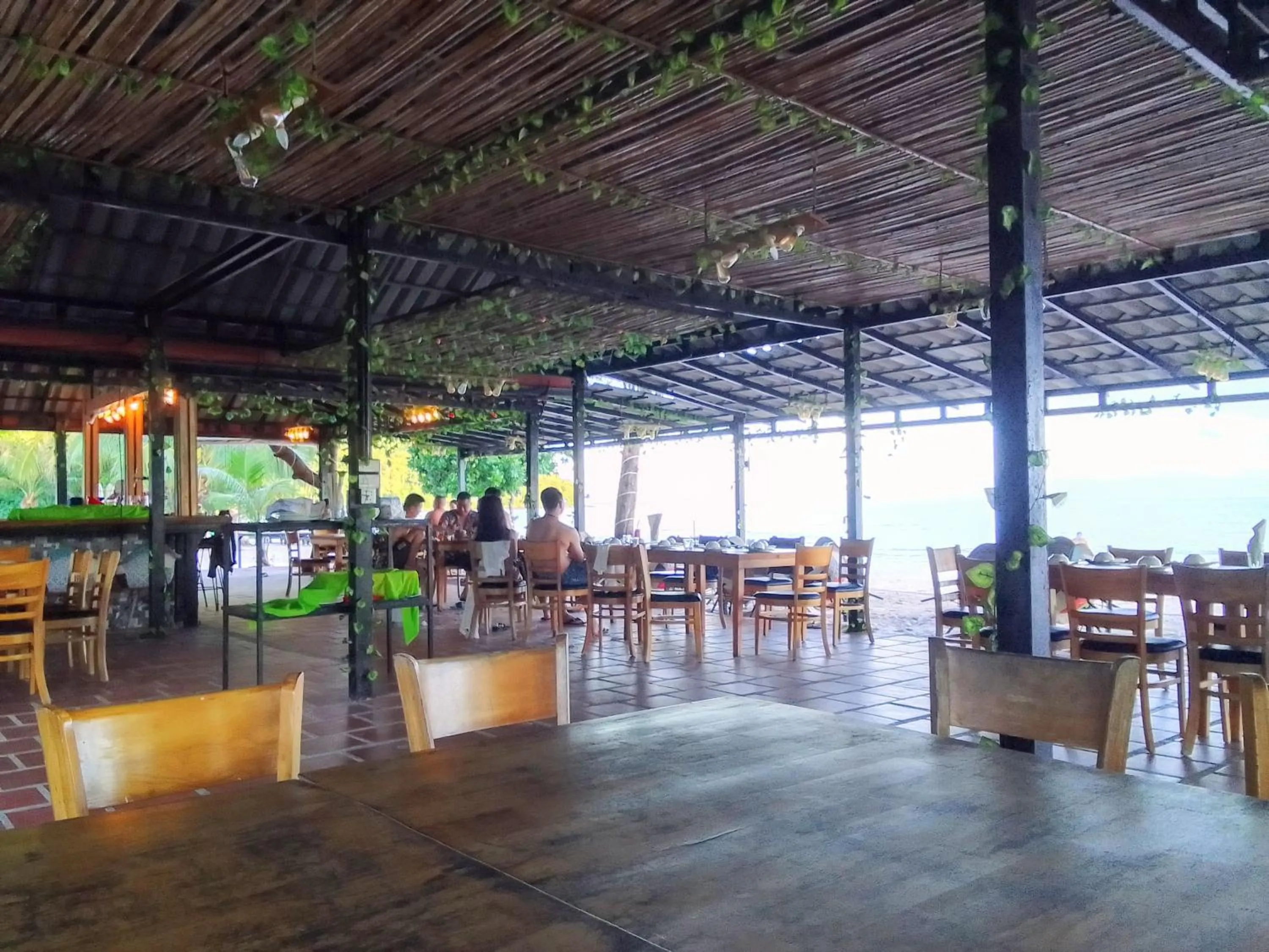 Restaurant/places to eat in Scarlet Sails Resort