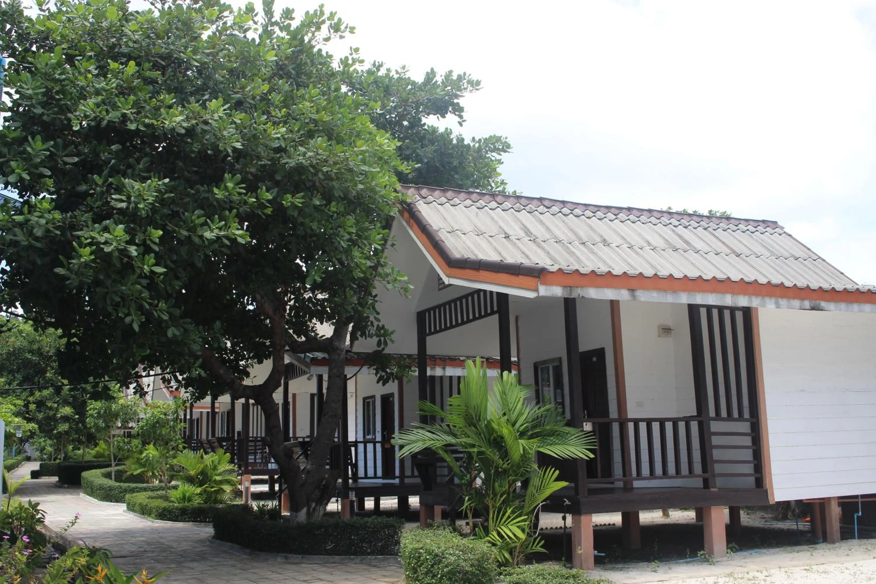 Property building in Scarlet Sails Resort