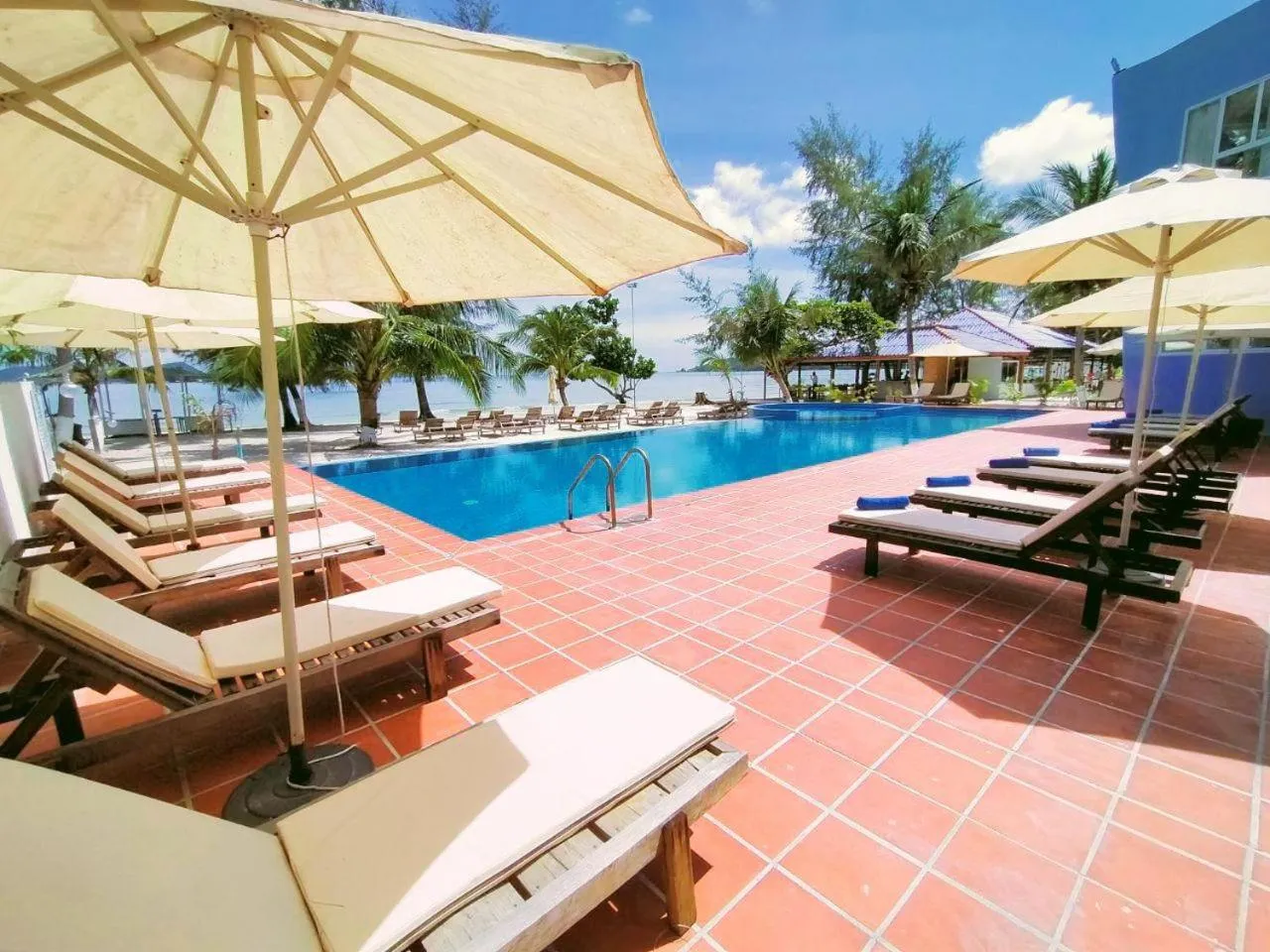 Swimming pool in Scarlet Sails Resort