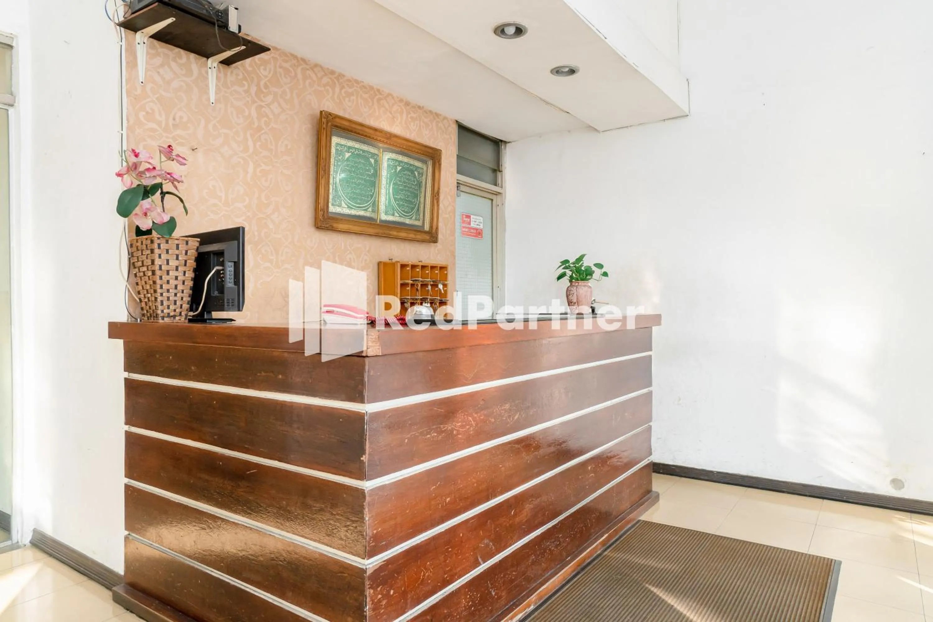 Lobby or reception in Cherry Pink Hotel Medan Mitra RedDoorz