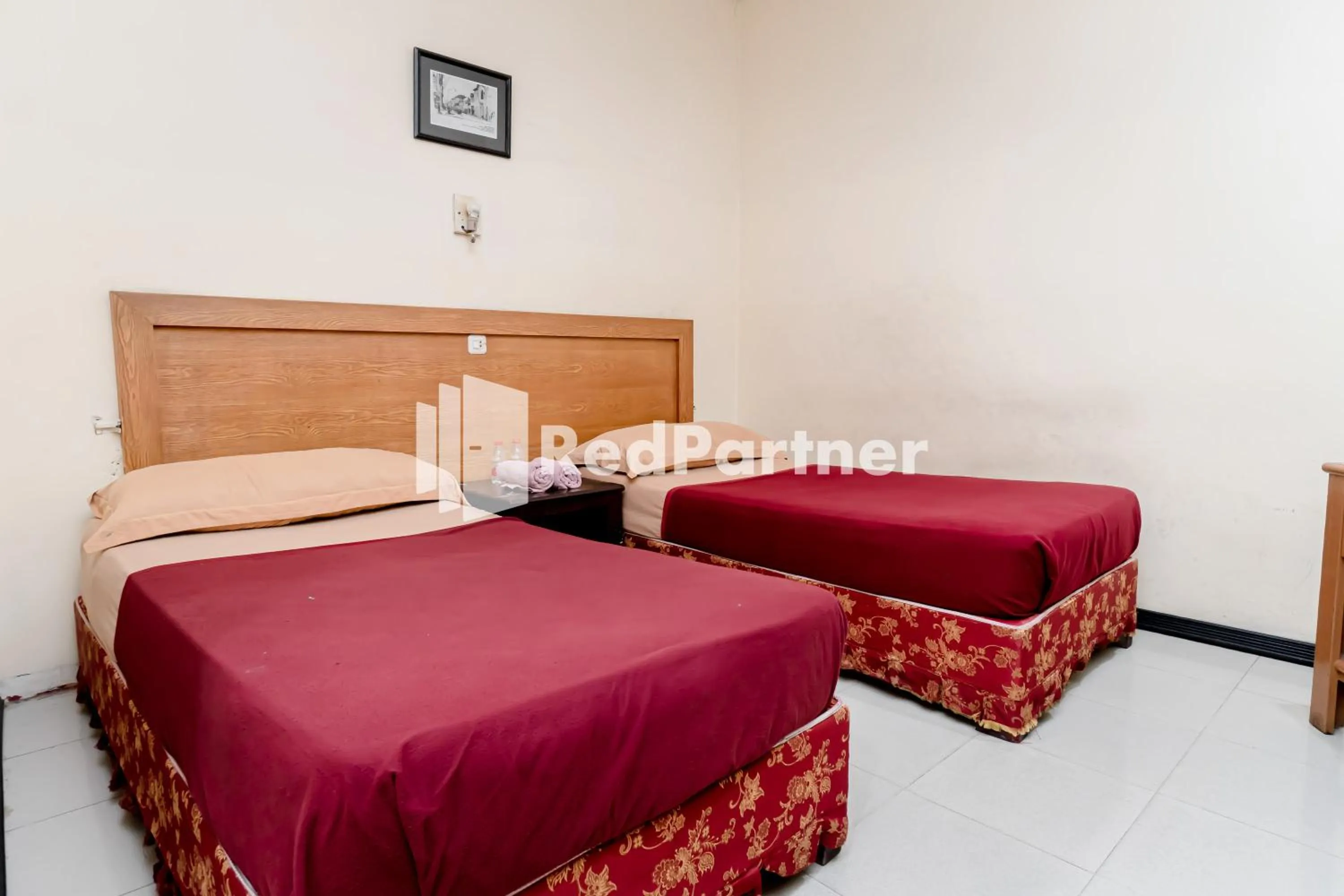 Bedroom, Bed in Cherry Pink Hotel Medan Mitra RedDoorz