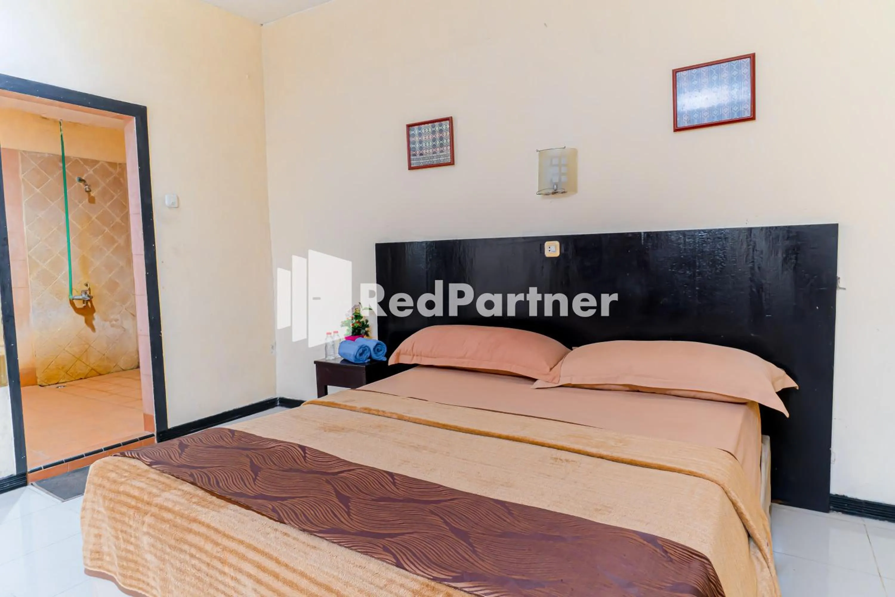 Bedroom, Bed in Cherry Pink Hotel Medan Mitra RedDoorz