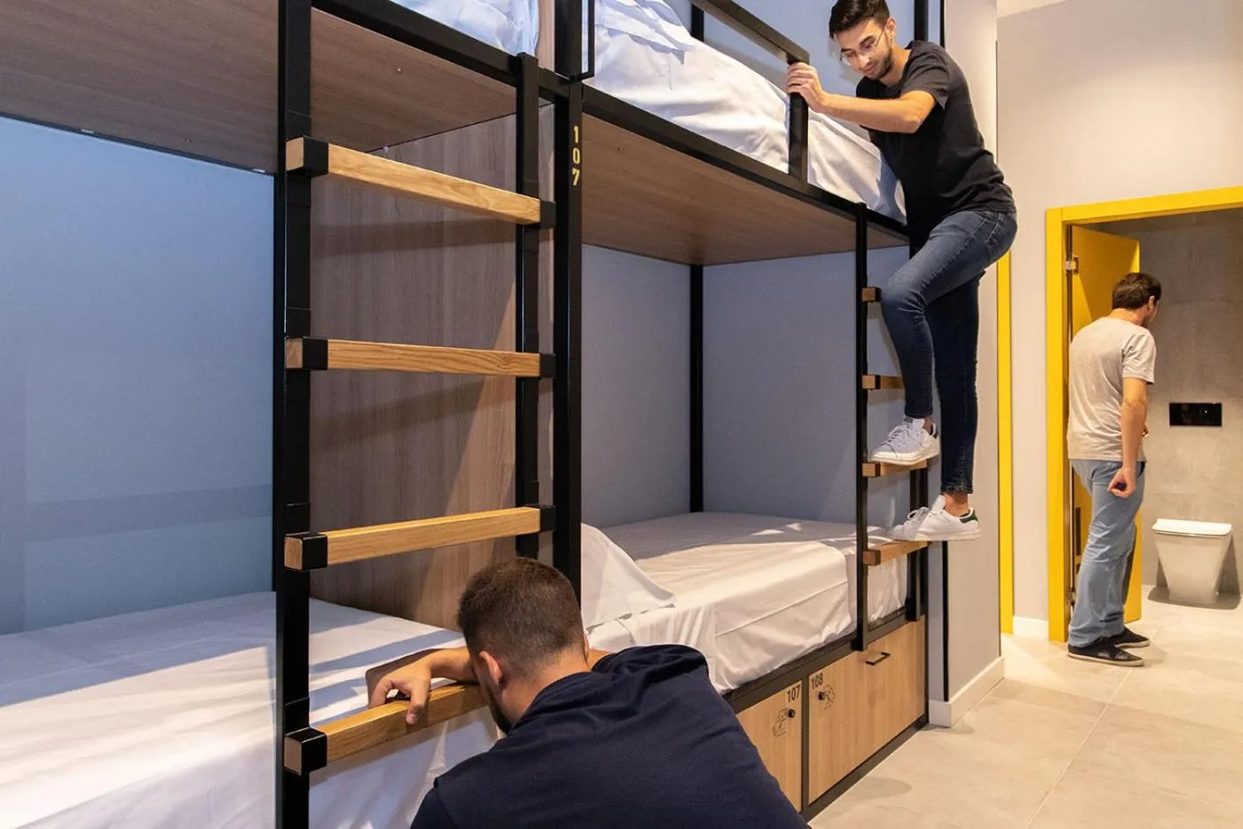 People, Bed in Petit Hostel La Latina